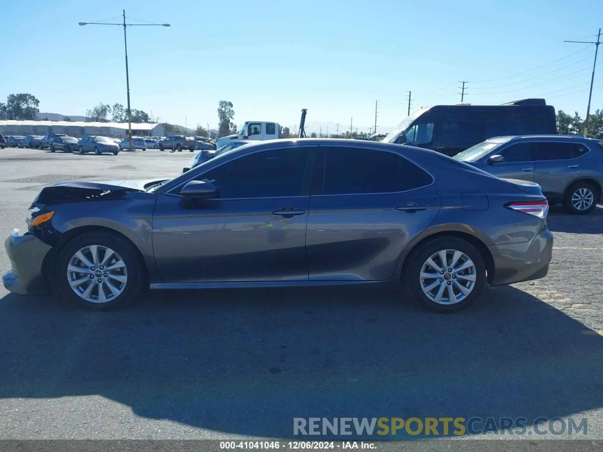14 fotografías del automóvil dañado 4T1B11HK8KU215697 TOYOTA CAMRY 2019