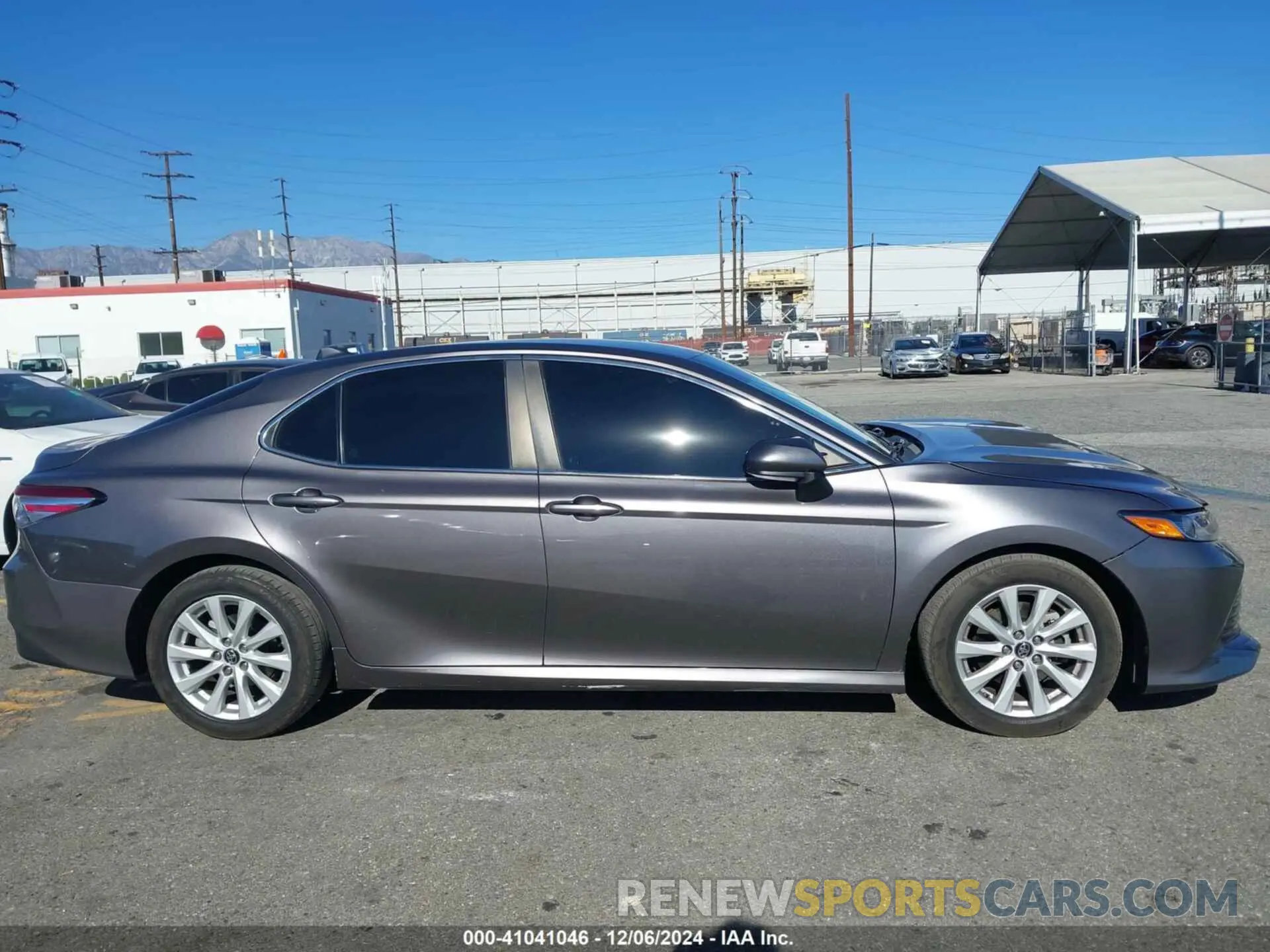 18 fotografías del automóvil dañado 4T1B11HK8KU215697 TOYOTA CAMRY 2019