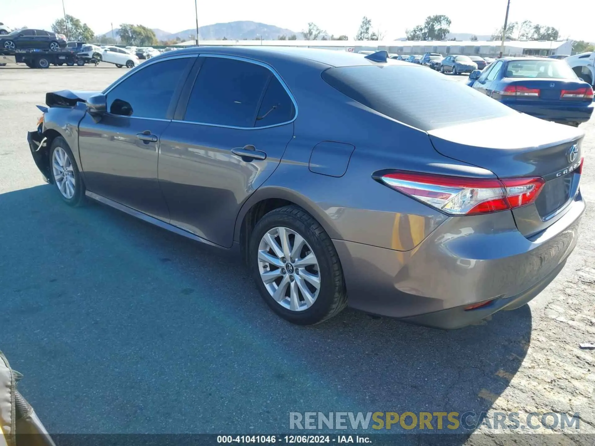 3 fotografías del automóvil dañado 4T1B11HK8KU215697 TOYOTA CAMRY 2019