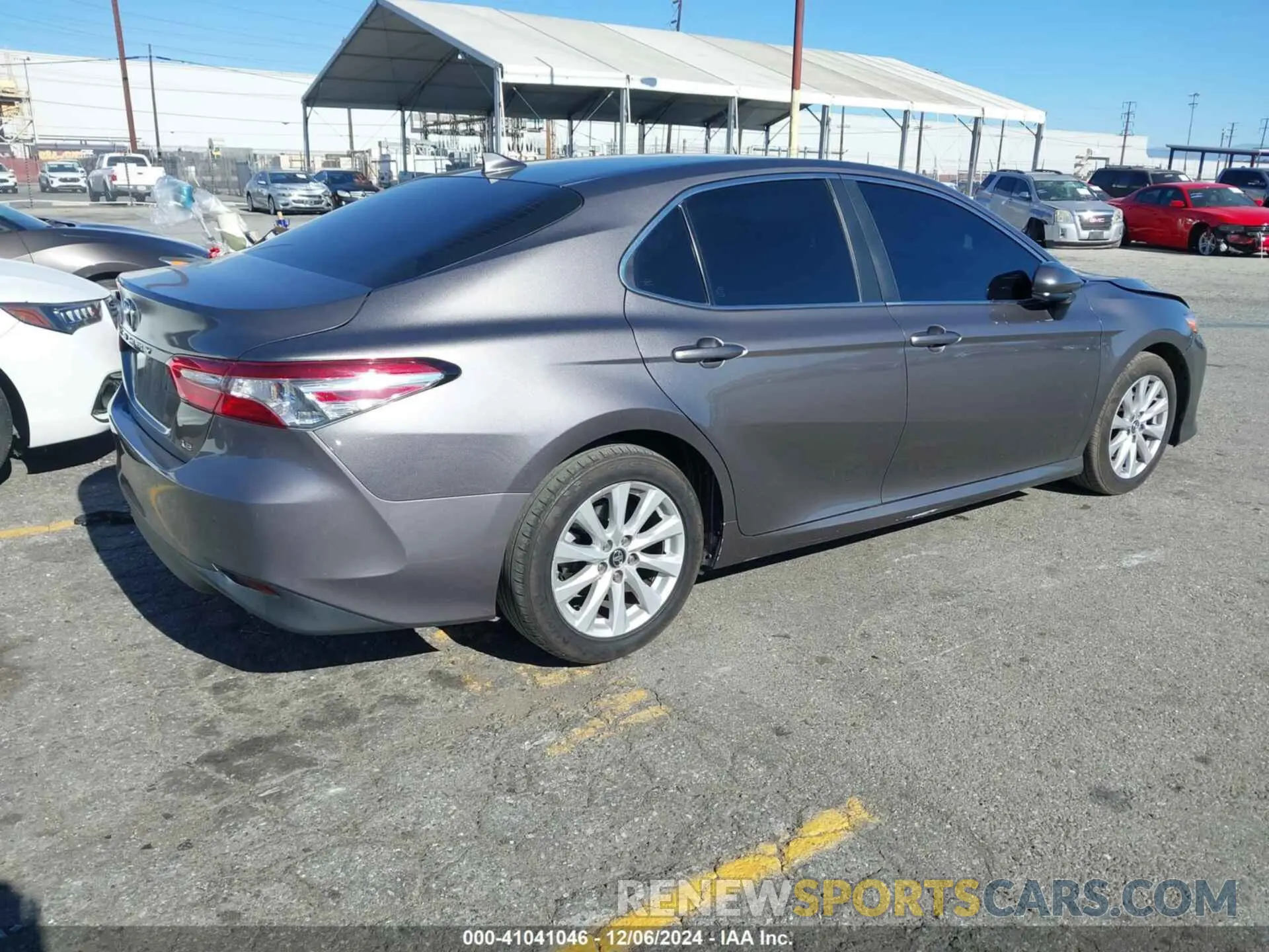 4 fotografías del automóvil dañado 4T1B11HK8KU215697 TOYOTA CAMRY 2019