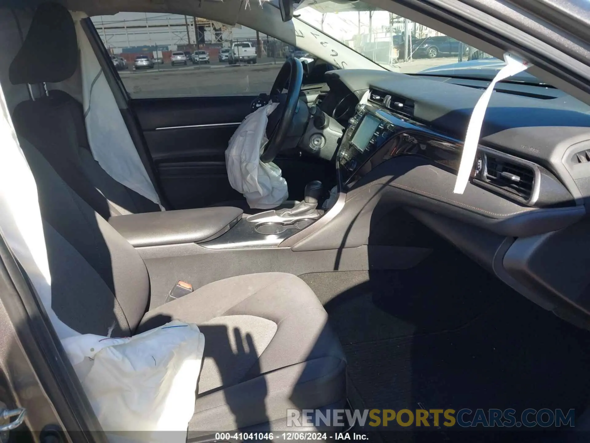 5 fotografías del automóvil dañado 4T1B11HK8KU215697 TOYOTA CAMRY 2019