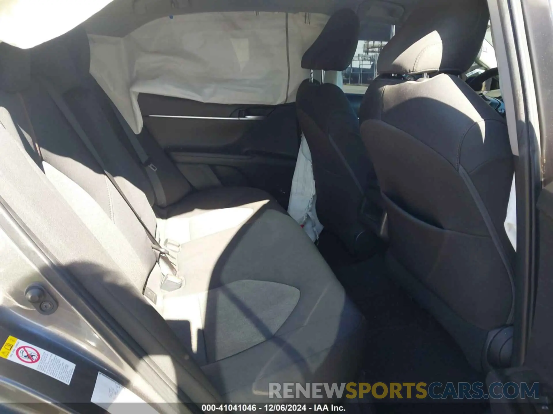 8 fotografías del automóvil dañado 4T1B11HK8KU215697 TOYOTA CAMRY 2019
