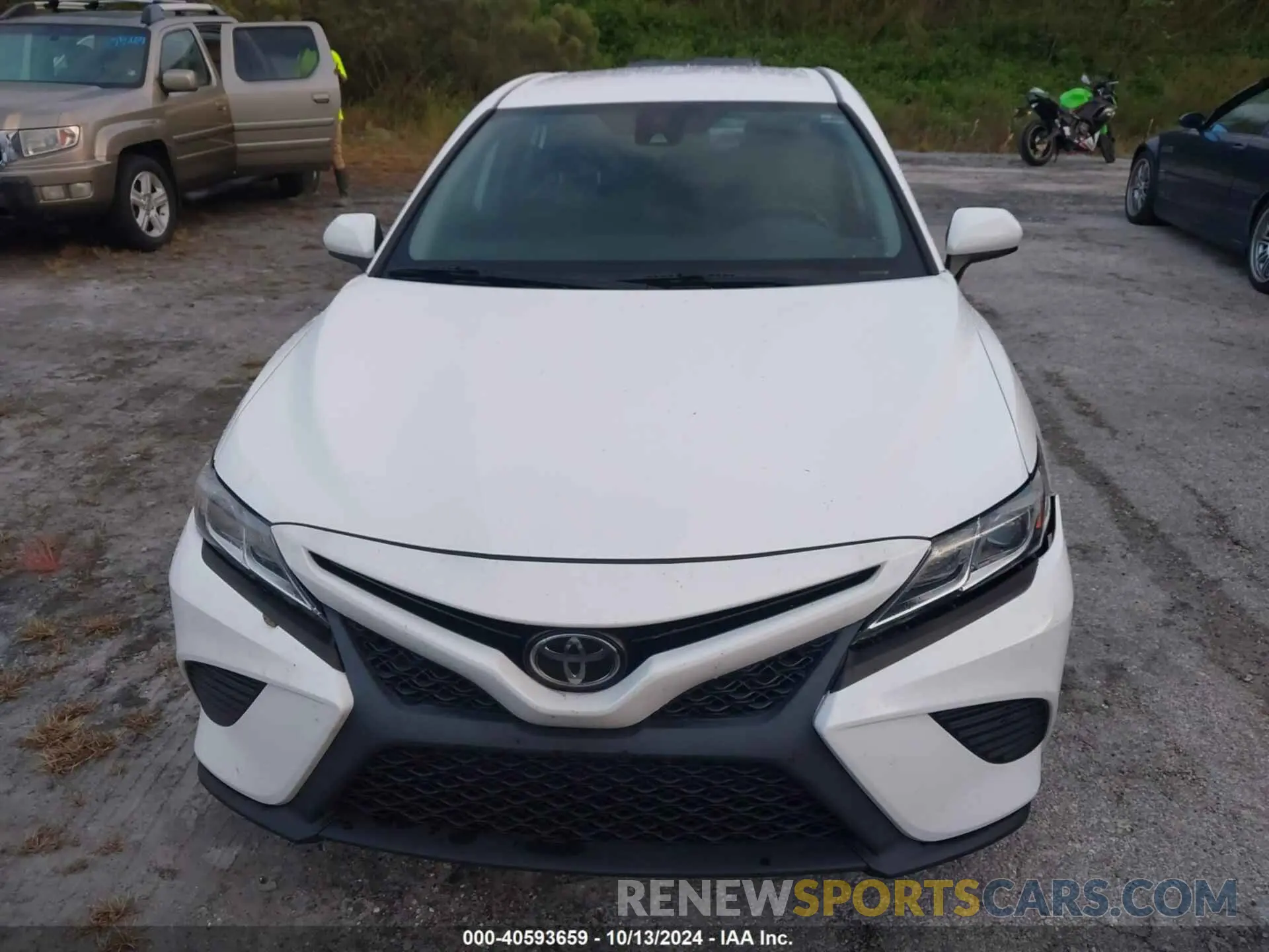 12 fotografías del automóvil dañado 4T1B11HK8KU224240 TOYOTA CAMRY 2019