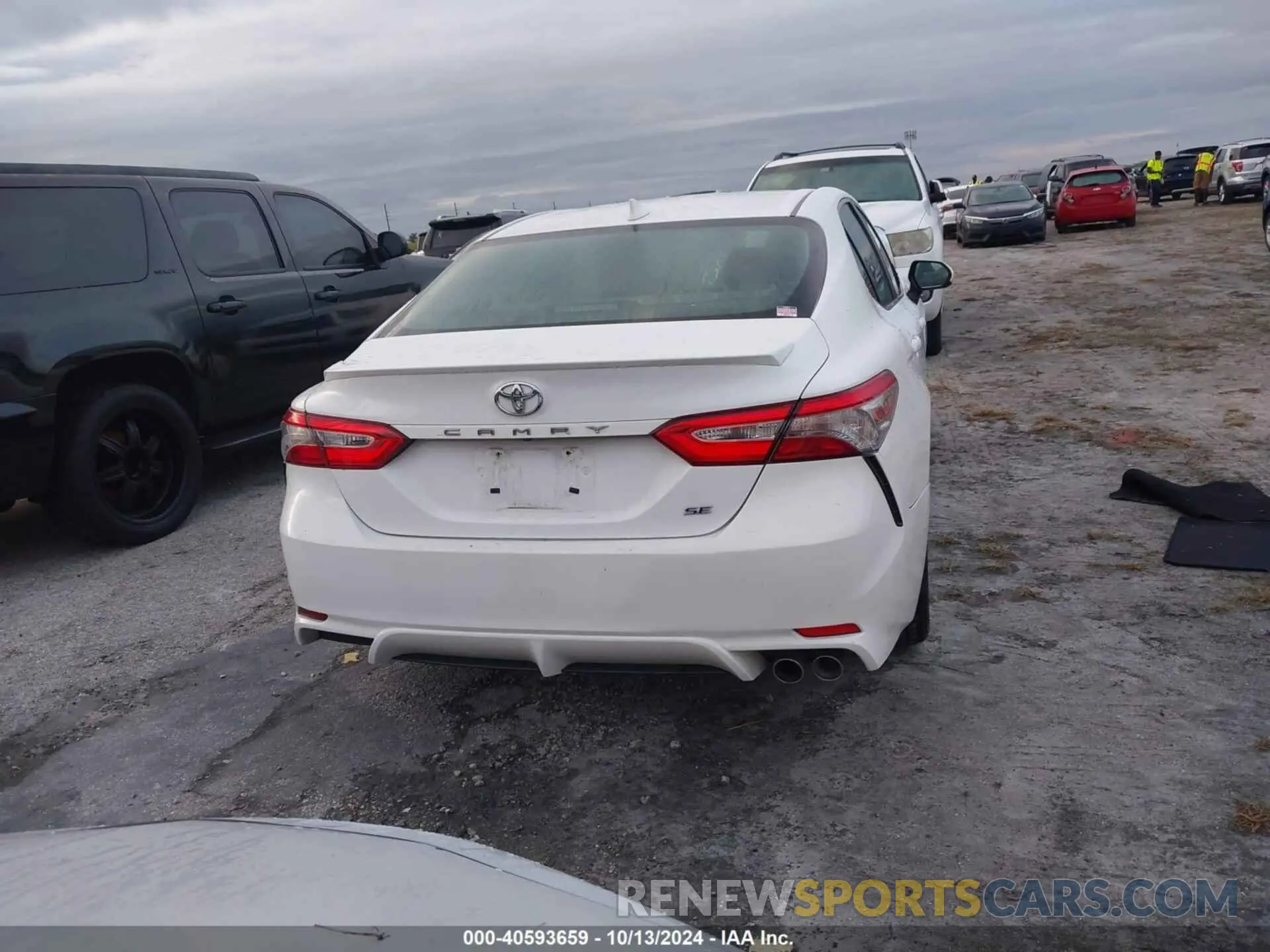 16 fotografías del automóvil dañado 4T1B11HK8KU224240 TOYOTA CAMRY 2019