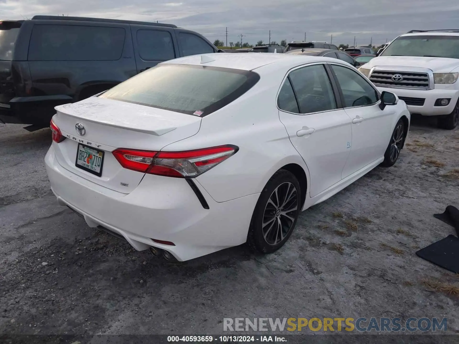 4 fotografías del automóvil dañado 4T1B11HK8KU224240 TOYOTA CAMRY 2019