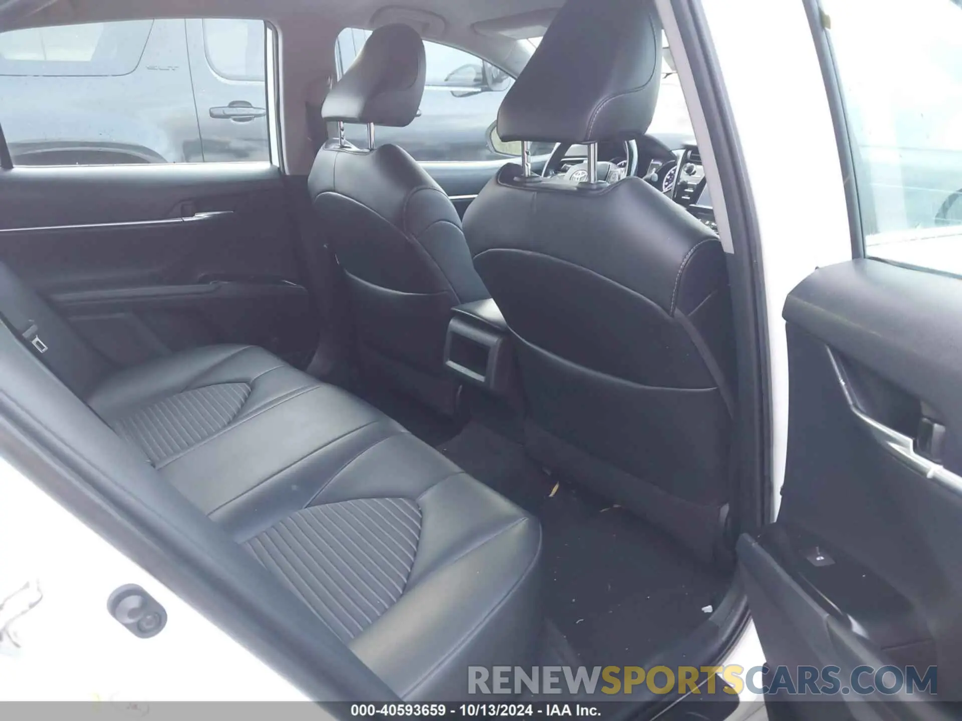 8 fotografías del automóvil dañado 4T1B11HK8KU224240 TOYOTA CAMRY 2019