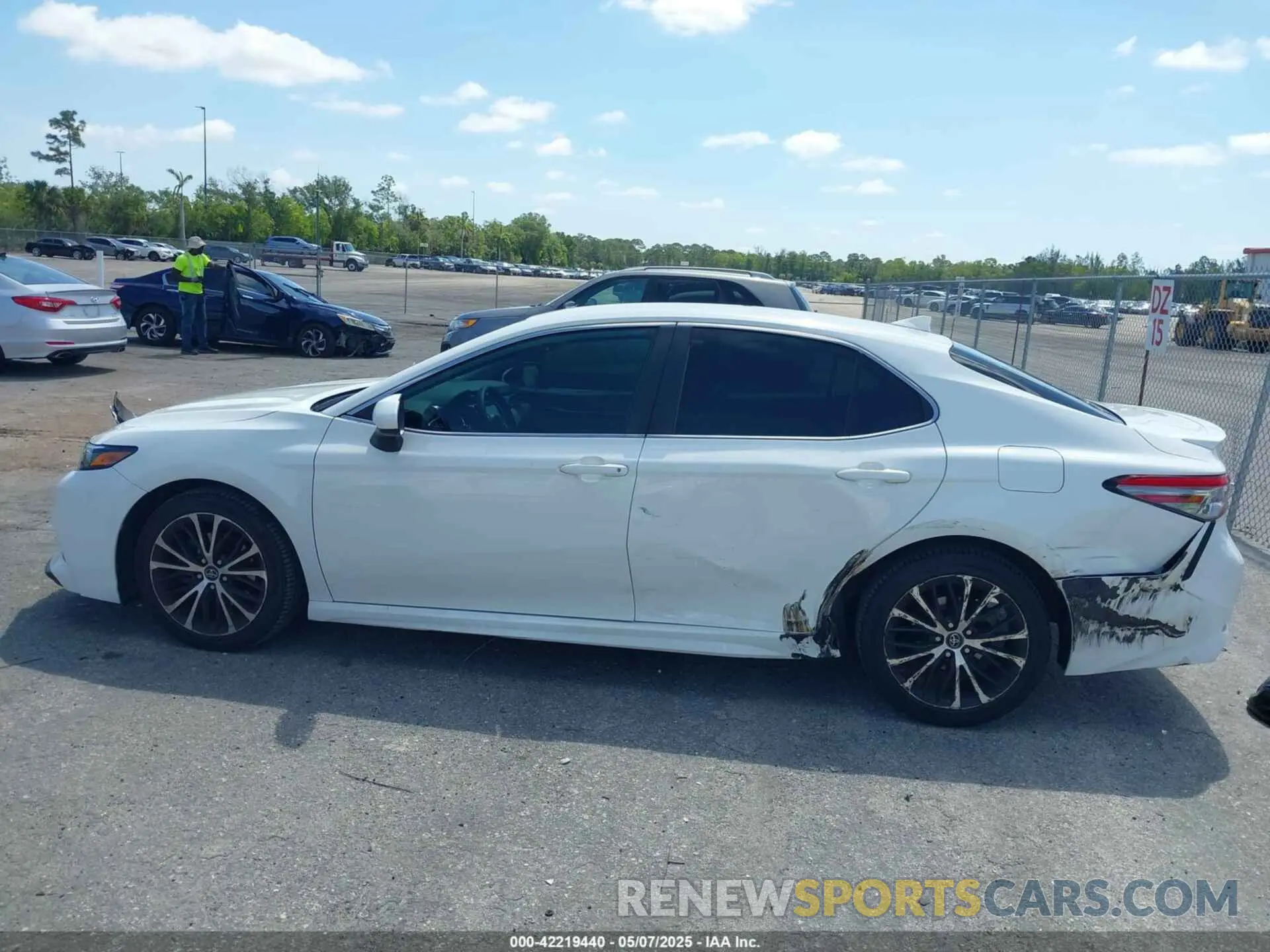14 fotografías del automóvil dañado 4T1B11HK8KU226604 TOYOTA CAMRY 2019