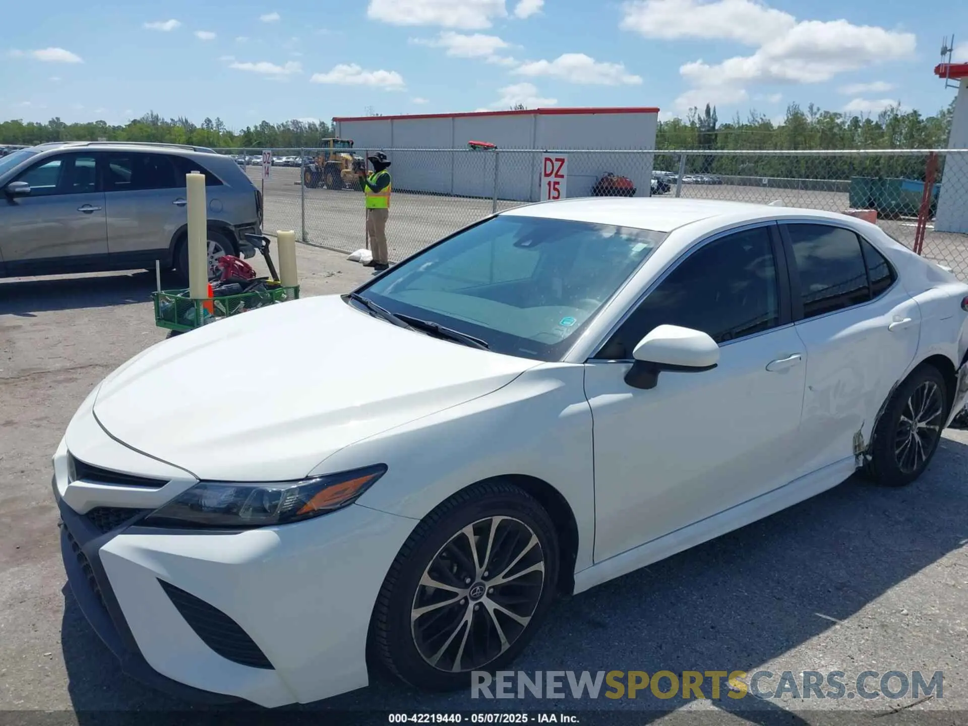 2 fotografías del automóvil dañado 4T1B11HK8KU226604 TOYOTA CAMRY 2019