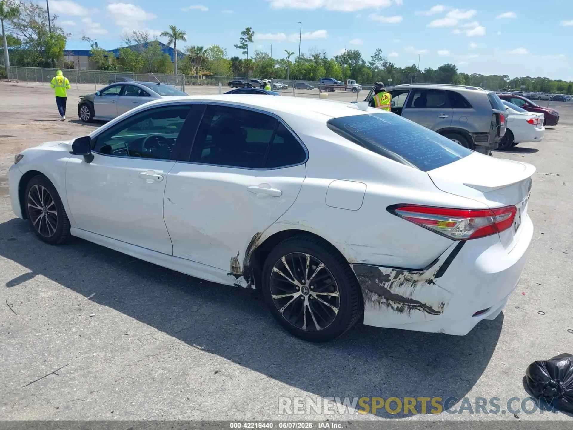 3 fotografías del automóvil dañado 4T1B11HK8KU226604 TOYOTA CAMRY 2019