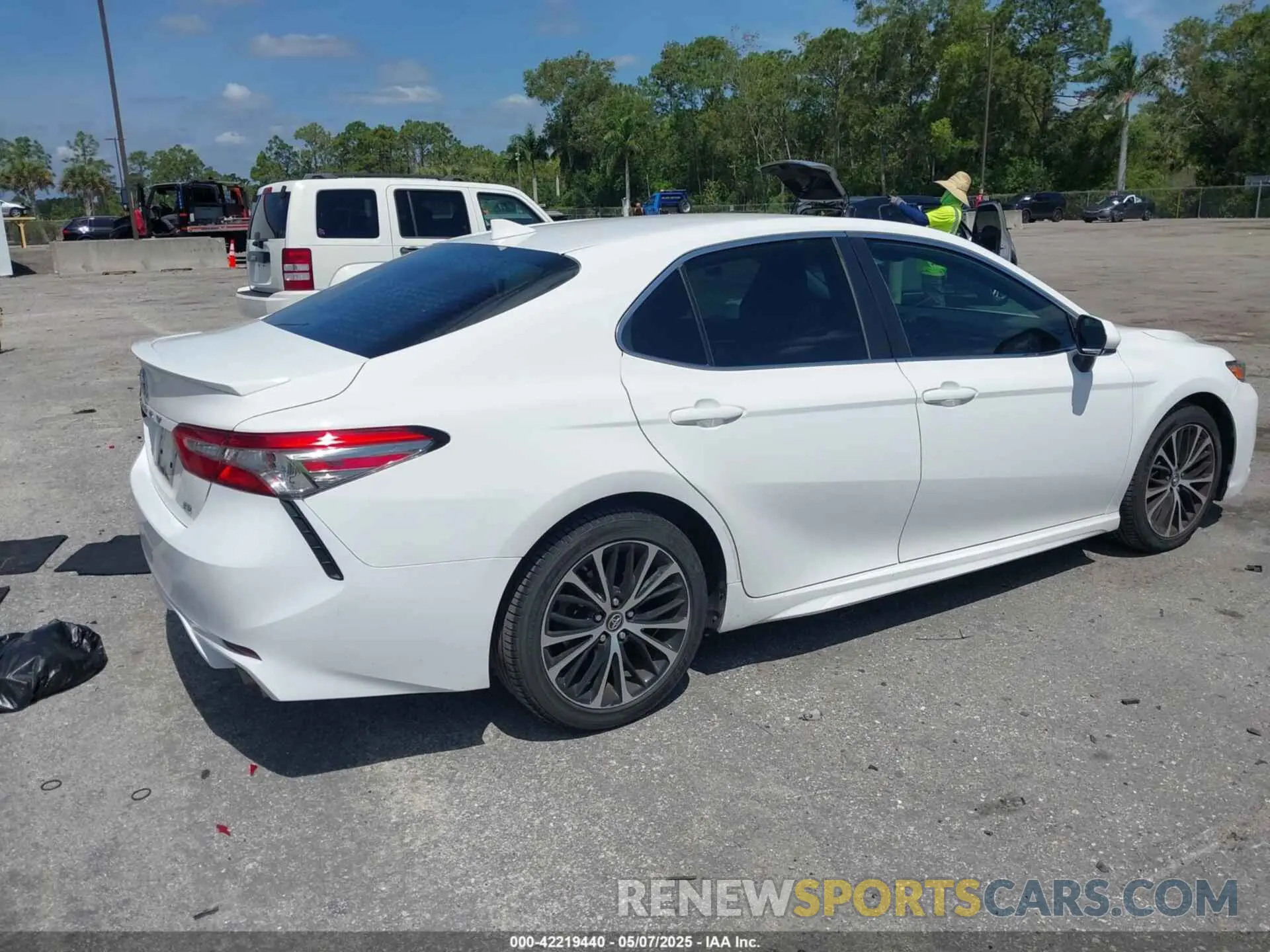 4 fotografías del automóvil dañado 4T1B11HK8KU226604 TOYOTA CAMRY 2019