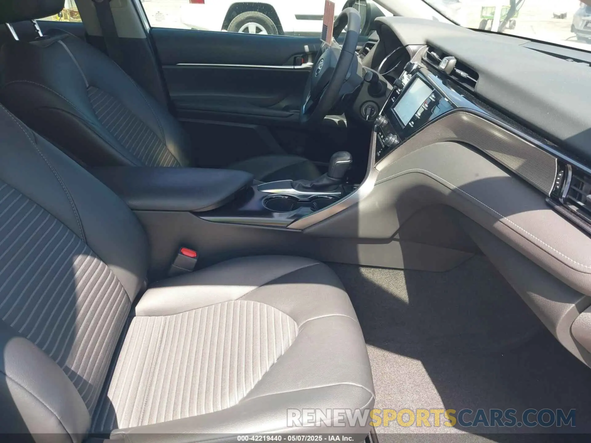 5 fotografías del automóvil dañado 4T1B11HK8KU226604 TOYOTA CAMRY 2019