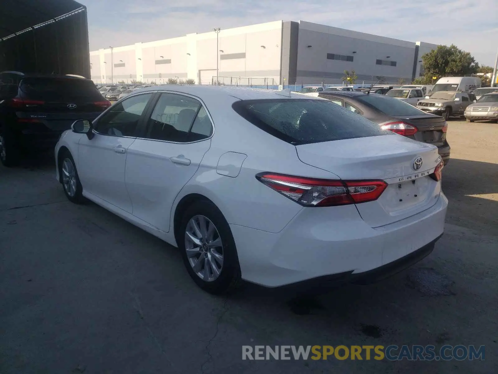 3 fotografías del automóvil dañado 4T1B11HK8KU226988 TOYOTA CAMRY 2019