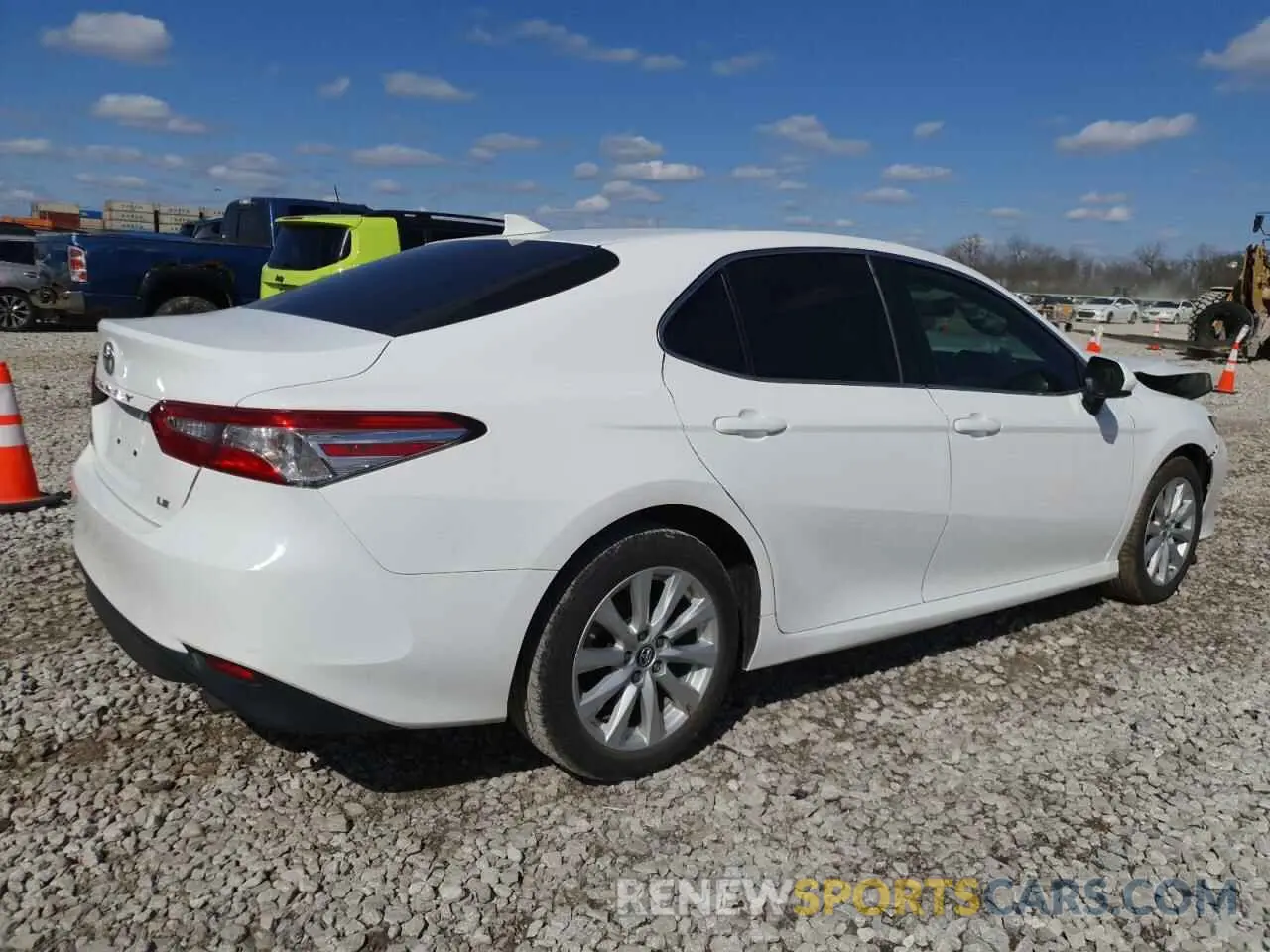 3 fotografías del automóvil dañado 4T1B11HK8KU228207 TOYOTA CAMRY 2019