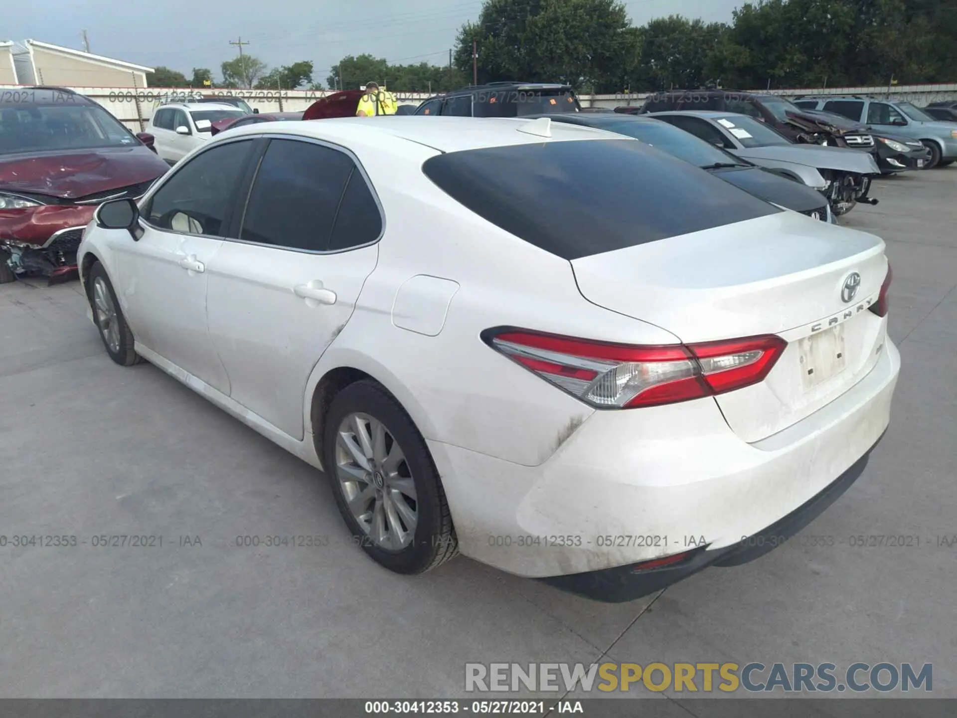 3 fotografías del automóvil dañado 4T1B11HK8KU235397 TOYOTA CAMRY 2019