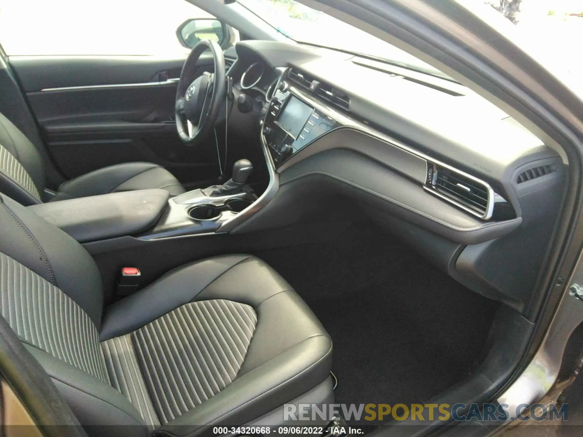 5 fotografías del automóvil dañado 4T1B11HK8KU244858 TOYOTA CAMRY 2019