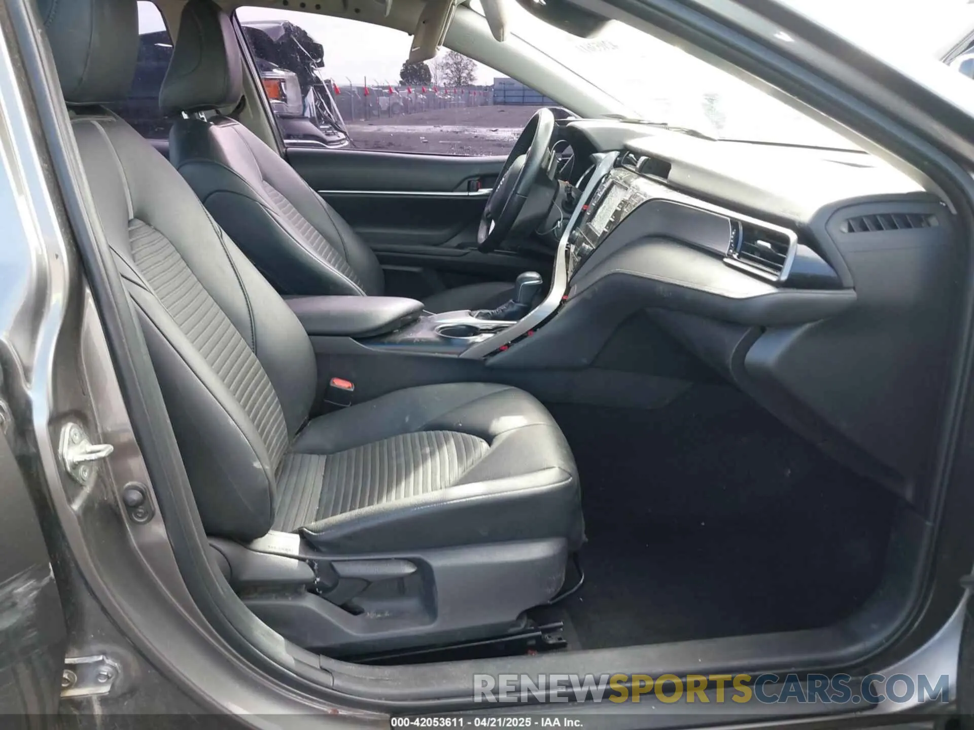 5 fotografías del automóvil dañado 4T1B11HK8KU258078 TOYOTA CAMRY 2019