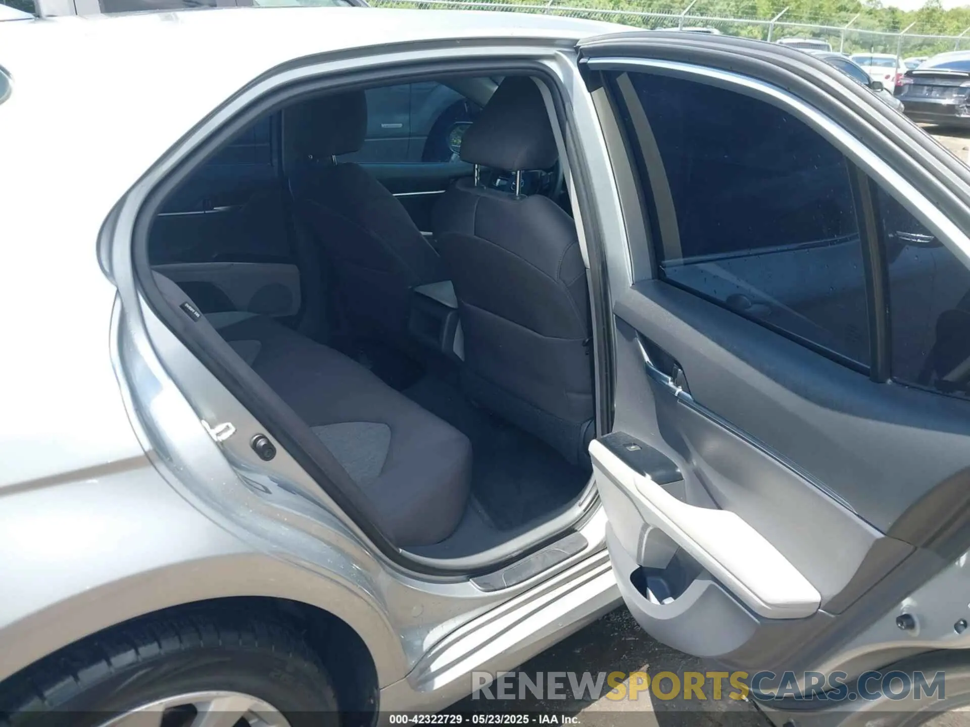 8 fotografías del automóvil dañado 4T1B11HK8KU269257 TOYOTA CAMRY 2019
