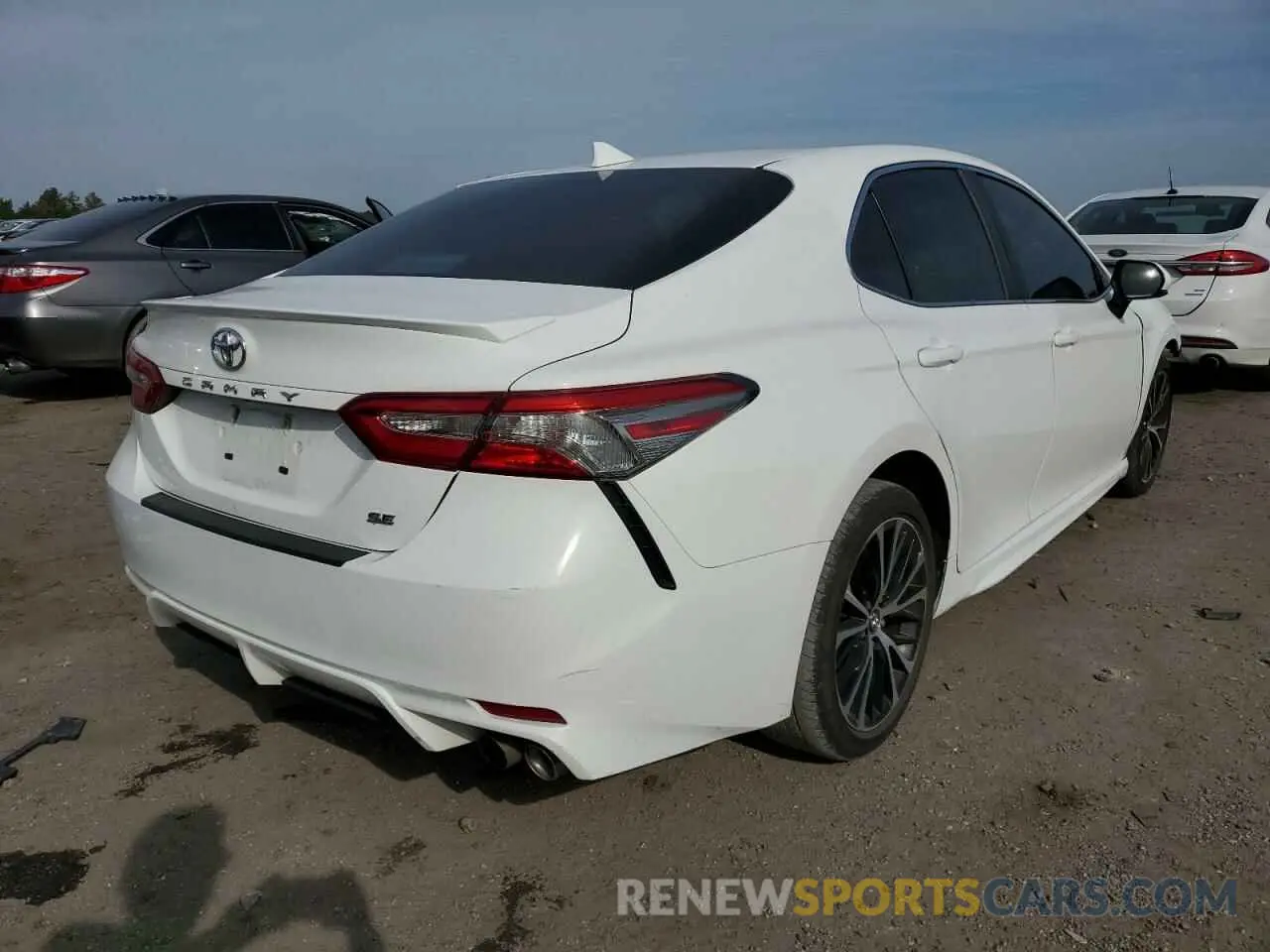 4 fotografías del automóvil dañado 4T1B11HK8KU274412 TOYOTA CAMRY 2019