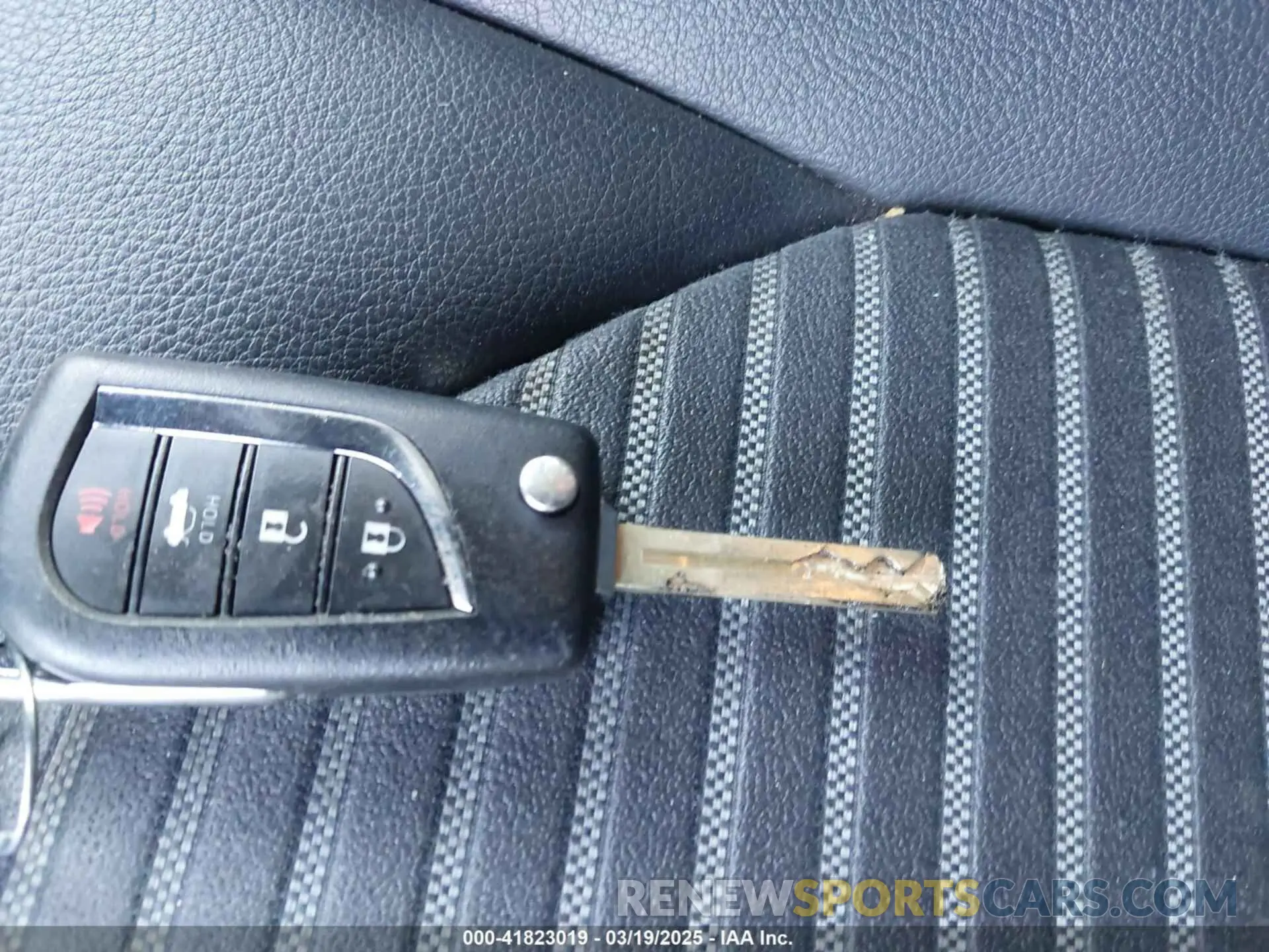 11 fotografías del automóvil dañado 4T1B11HK8KU681713 TOYOTA CAMRY 2019