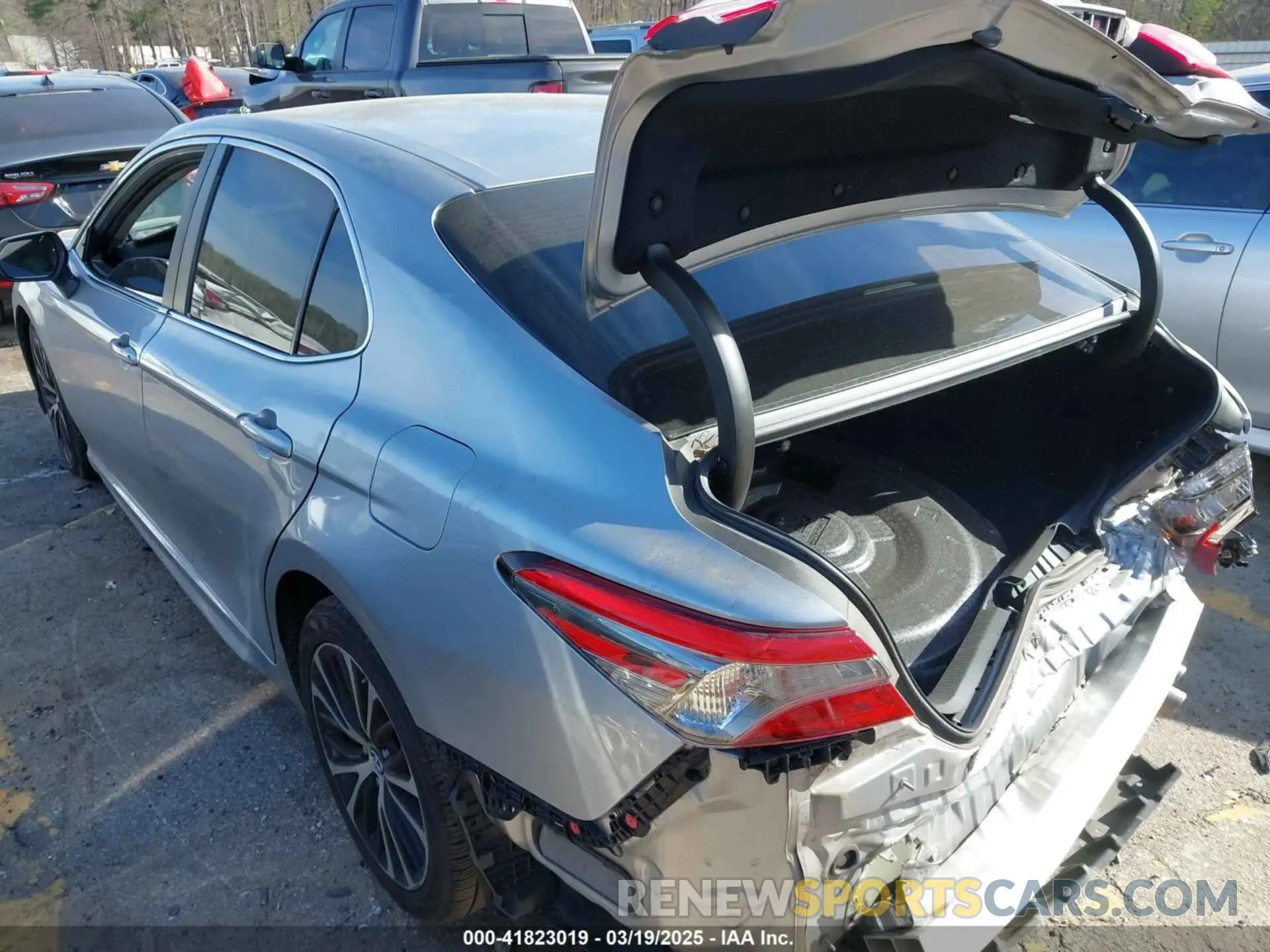 3 fotografías del automóvil dañado 4T1B11HK8KU681713 TOYOTA CAMRY 2019