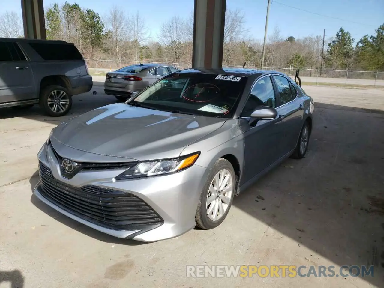 2 fotografías del automóvil dañado 4T1B11HK8KU686040 TOYOTA CAMRY 2019