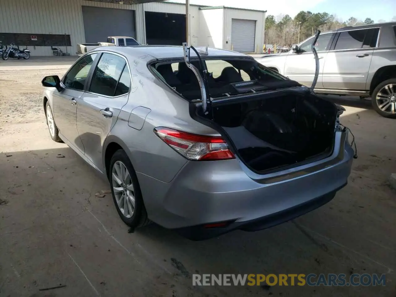 3 fotografías del automóvil dañado 4T1B11HK8KU686040 TOYOTA CAMRY 2019