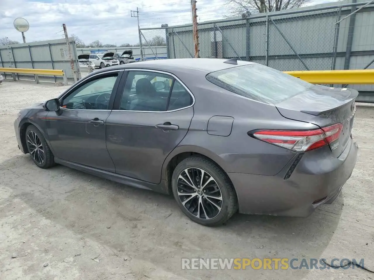 2 fotografías del automóvil dañado 4T1B11HK8KU686152 TOYOTA CAMRY 2019