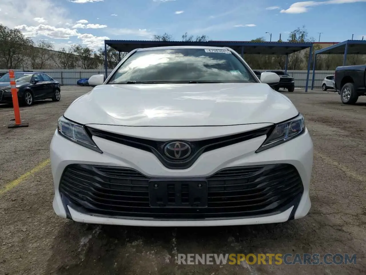 5 fotografías del automóvil dañado 4T1B11HK8KU699743 TOYOTA CAMRY 2019