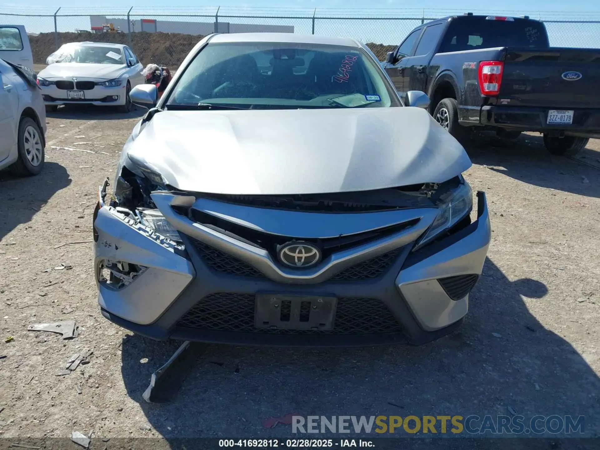 12 fotografías del automóvil dañado 4T1B11HK8KU707419 TOYOTA CAMRY 2019
