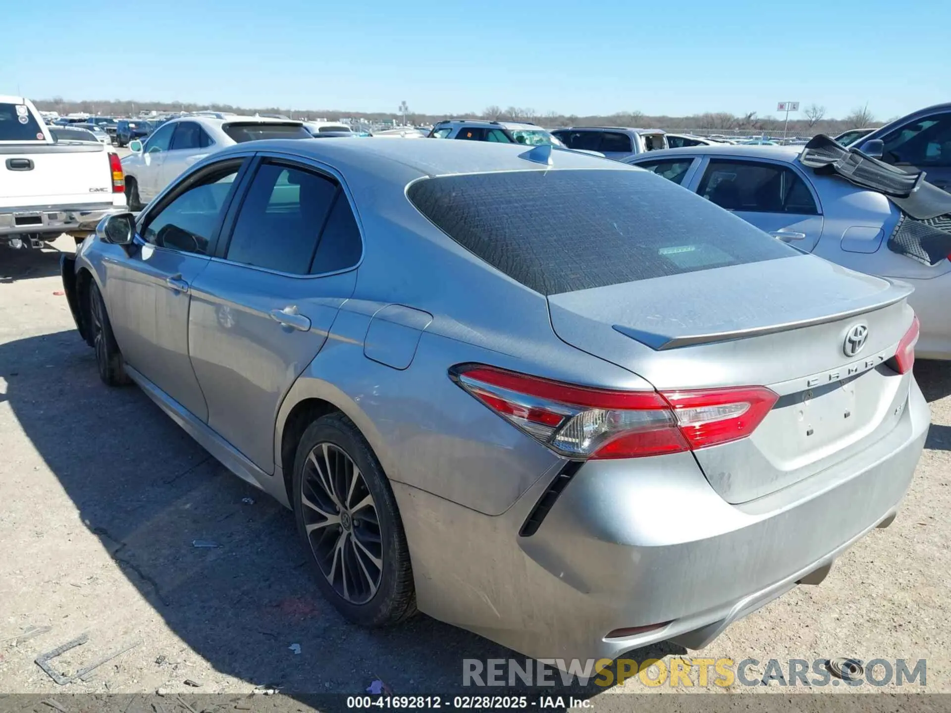 3 fotografías del automóvil dañado 4T1B11HK8KU707419 TOYOTA CAMRY 2019