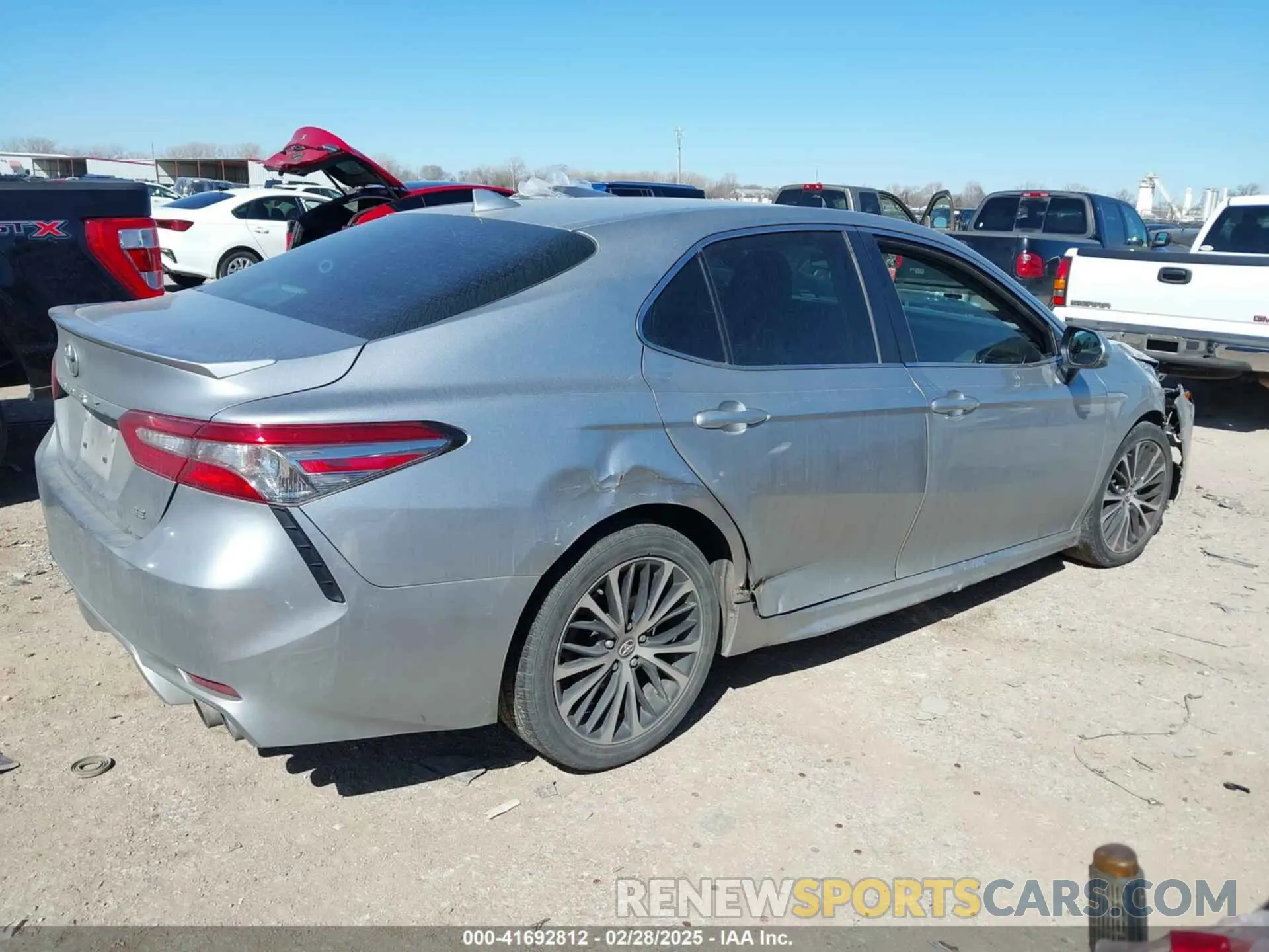 4 fotografías del automóvil dañado 4T1B11HK8KU707419 TOYOTA CAMRY 2019