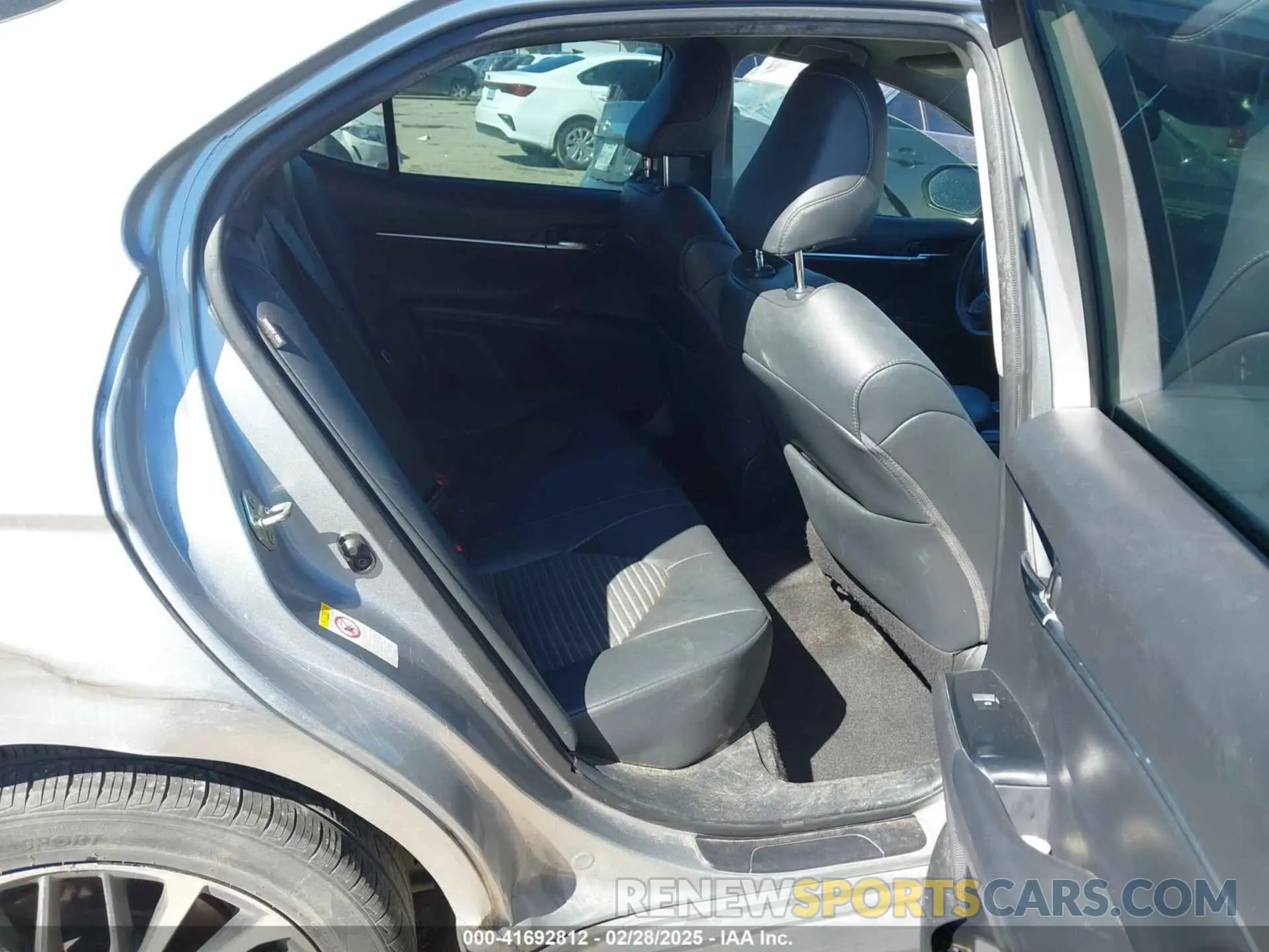 8 fotografías del automóvil dañado 4T1B11HK8KU707419 TOYOTA CAMRY 2019