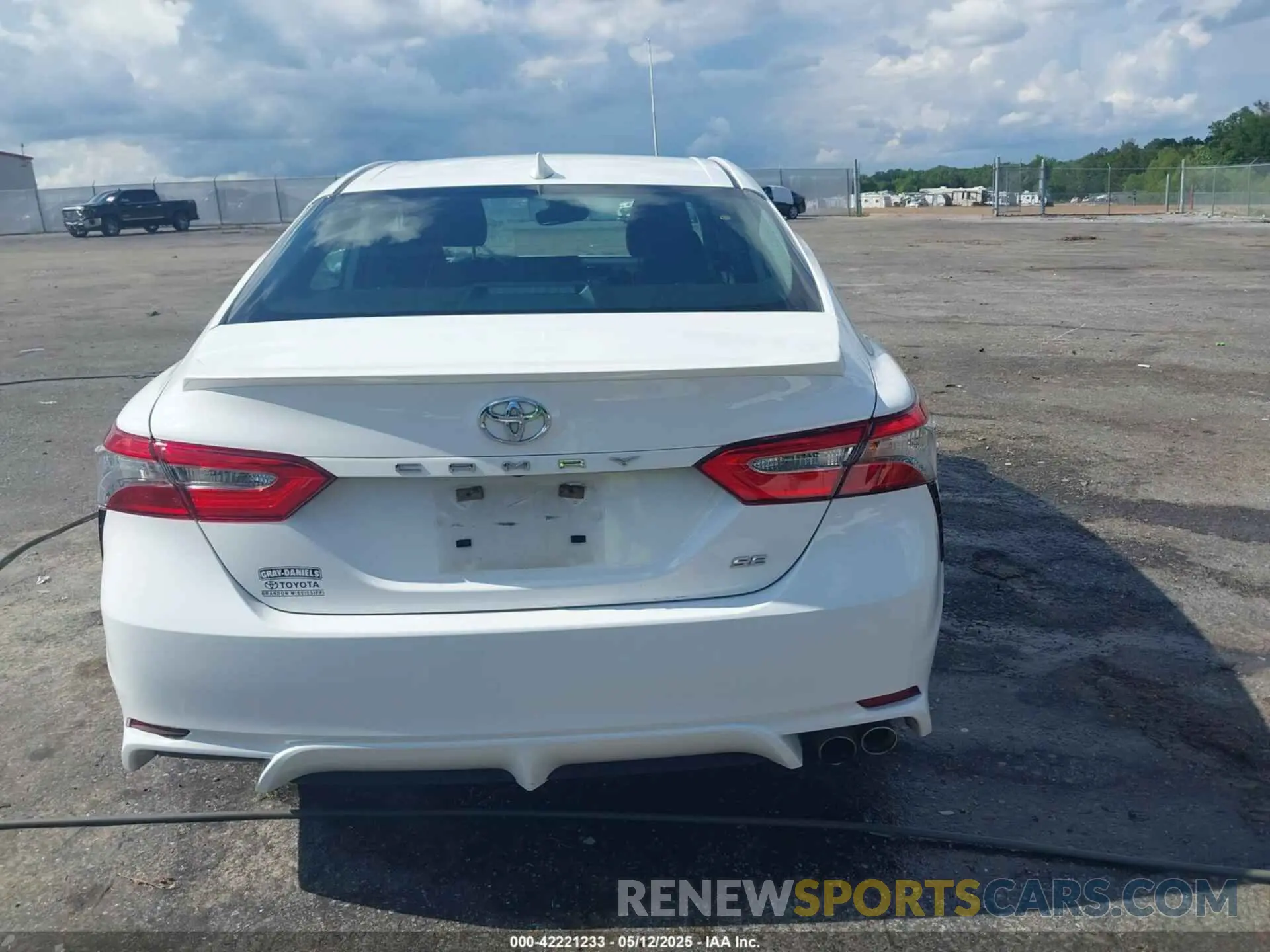 17 fotografías del automóvil dañado 4T1B11HK8KU708943 TOYOTA CAMRY 2019