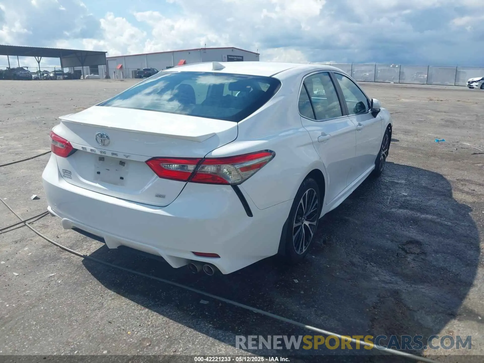 4 fotografías del automóvil dañado 4T1B11HK8KU708943 TOYOTA CAMRY 2019