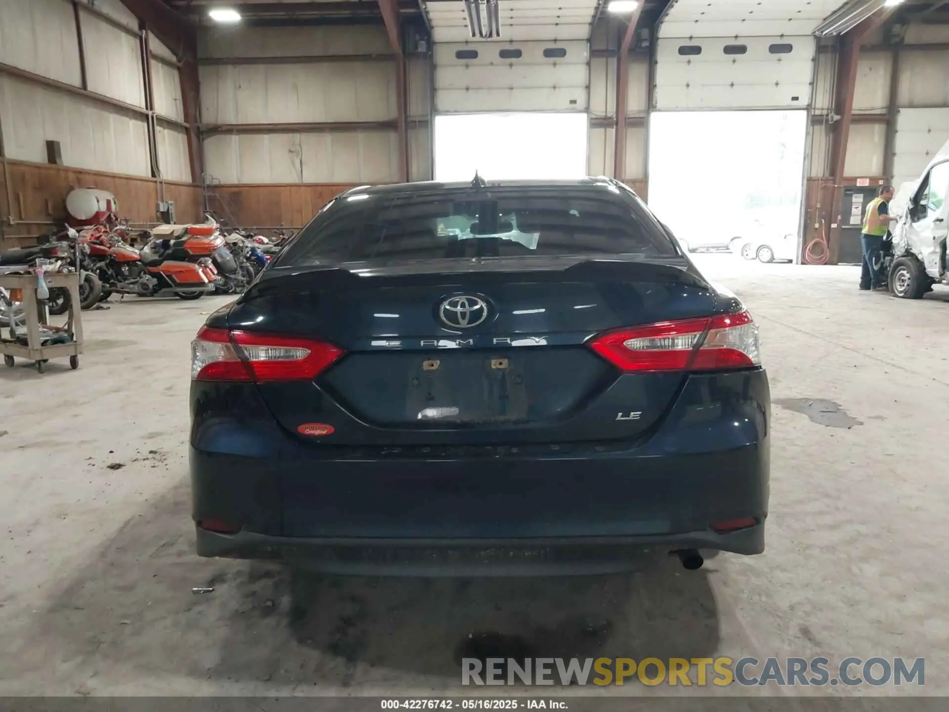 17 fotografías del automóvil dañado 4T1B11HK8KU709218 TOYOTA CAMRY 2019