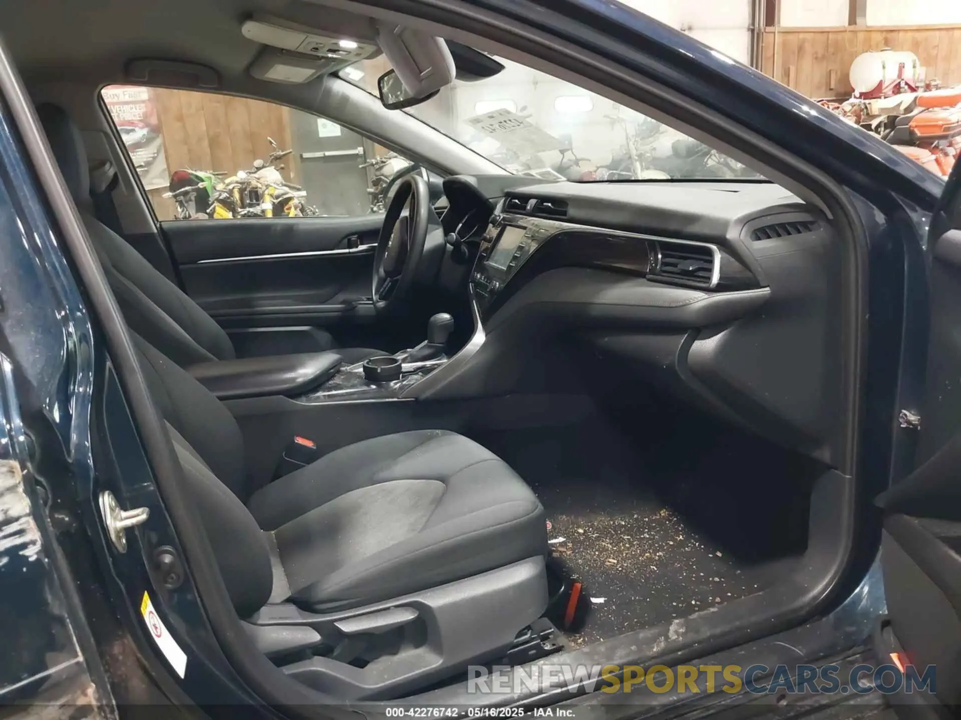 5 fotografías del automóvil dañado 4T1B11HK8KU709218 TOYOTA CAMRY 2019