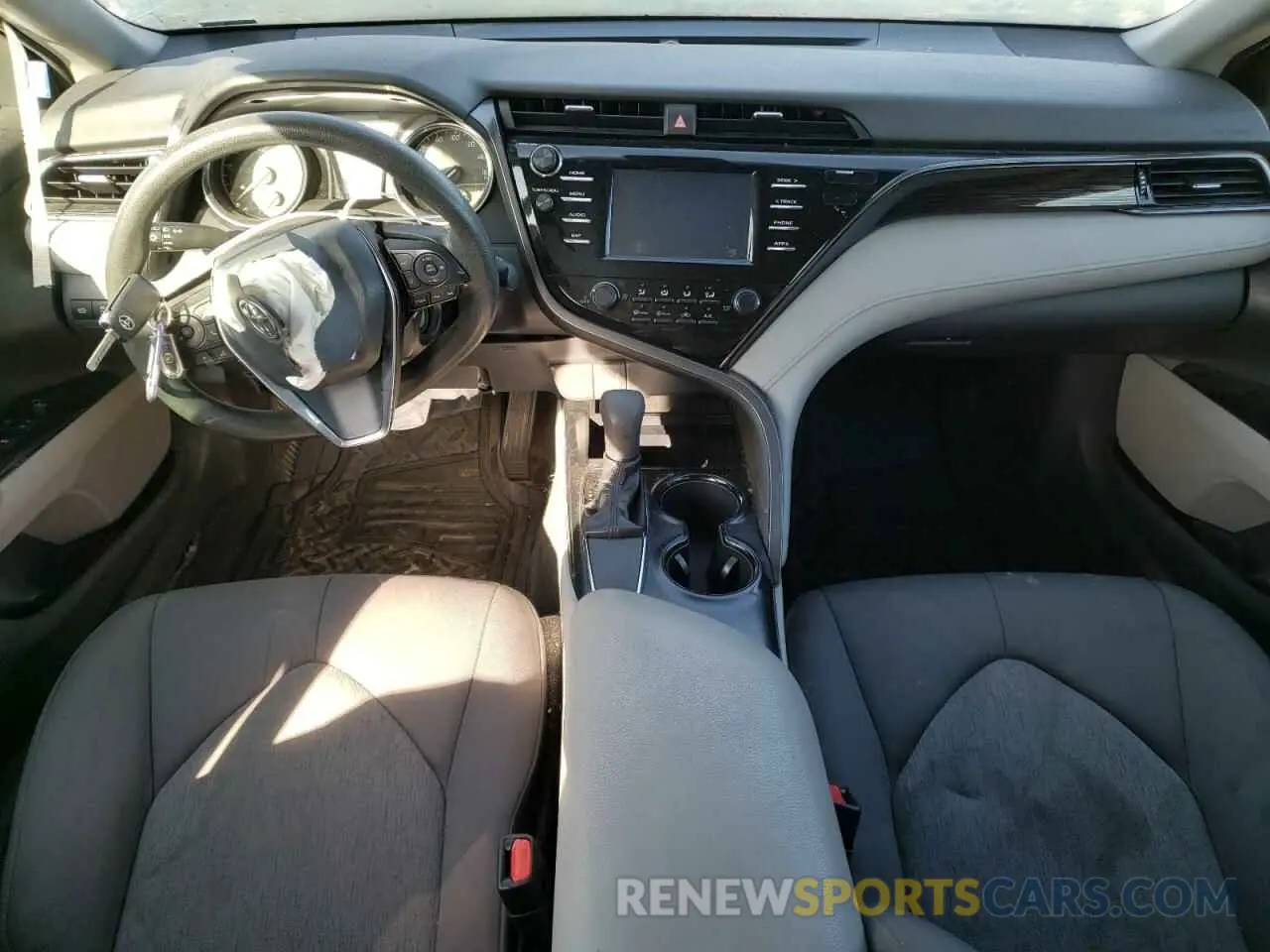 8 fotografías del automóvil dañado 4T1B11HK8KU730750 TOYOTA CAMRY 2019