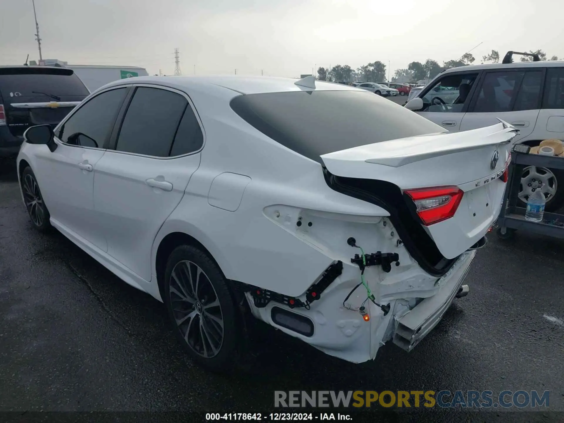3 fotografías del automóvil dañado 4T1B11HK8KU731283 TOYOTA CAMRY 2019