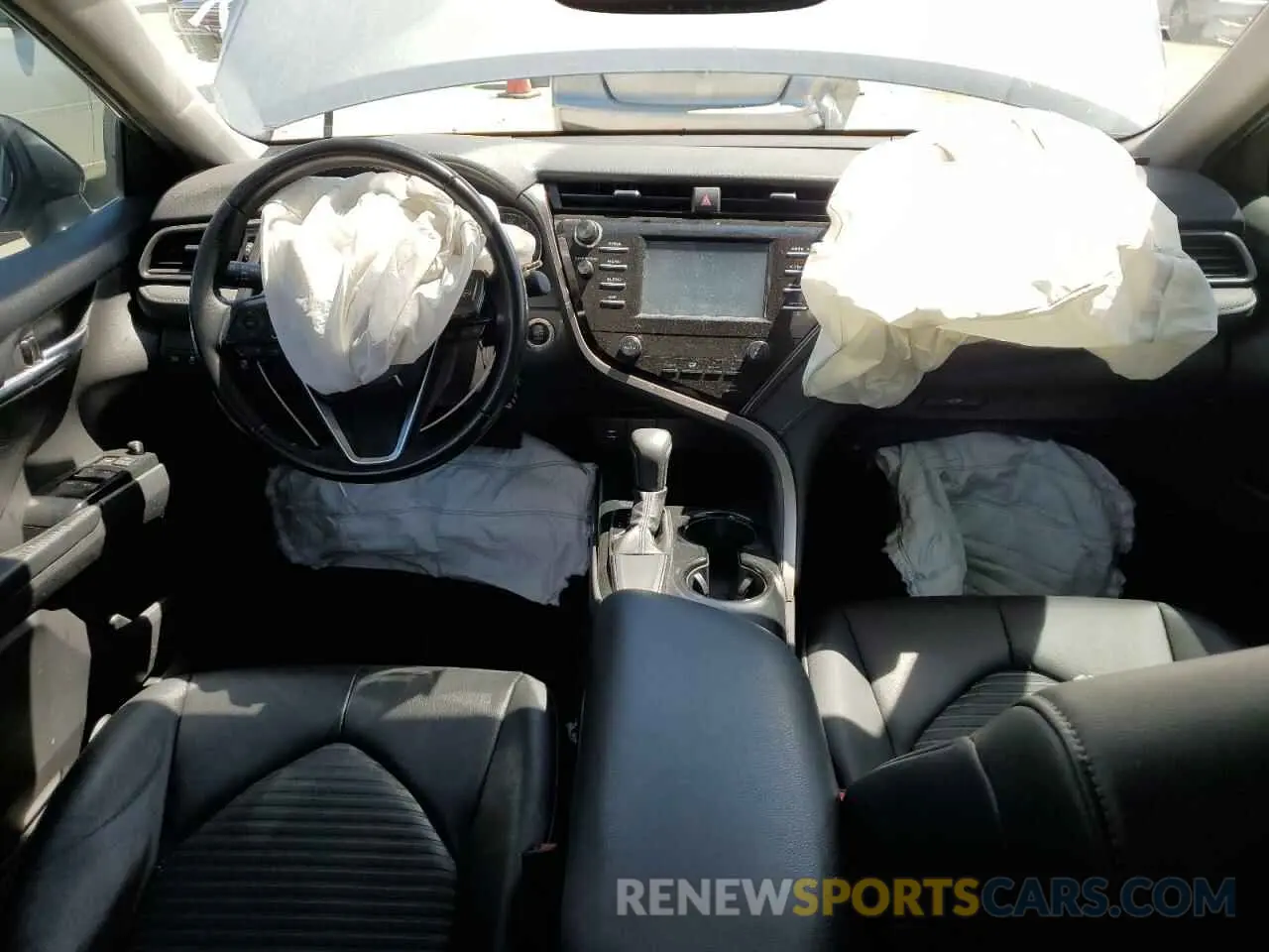 8 fotografías del automóvil dañado 4T1B11HK8KU735219 TOYOTA CAMRY 2019