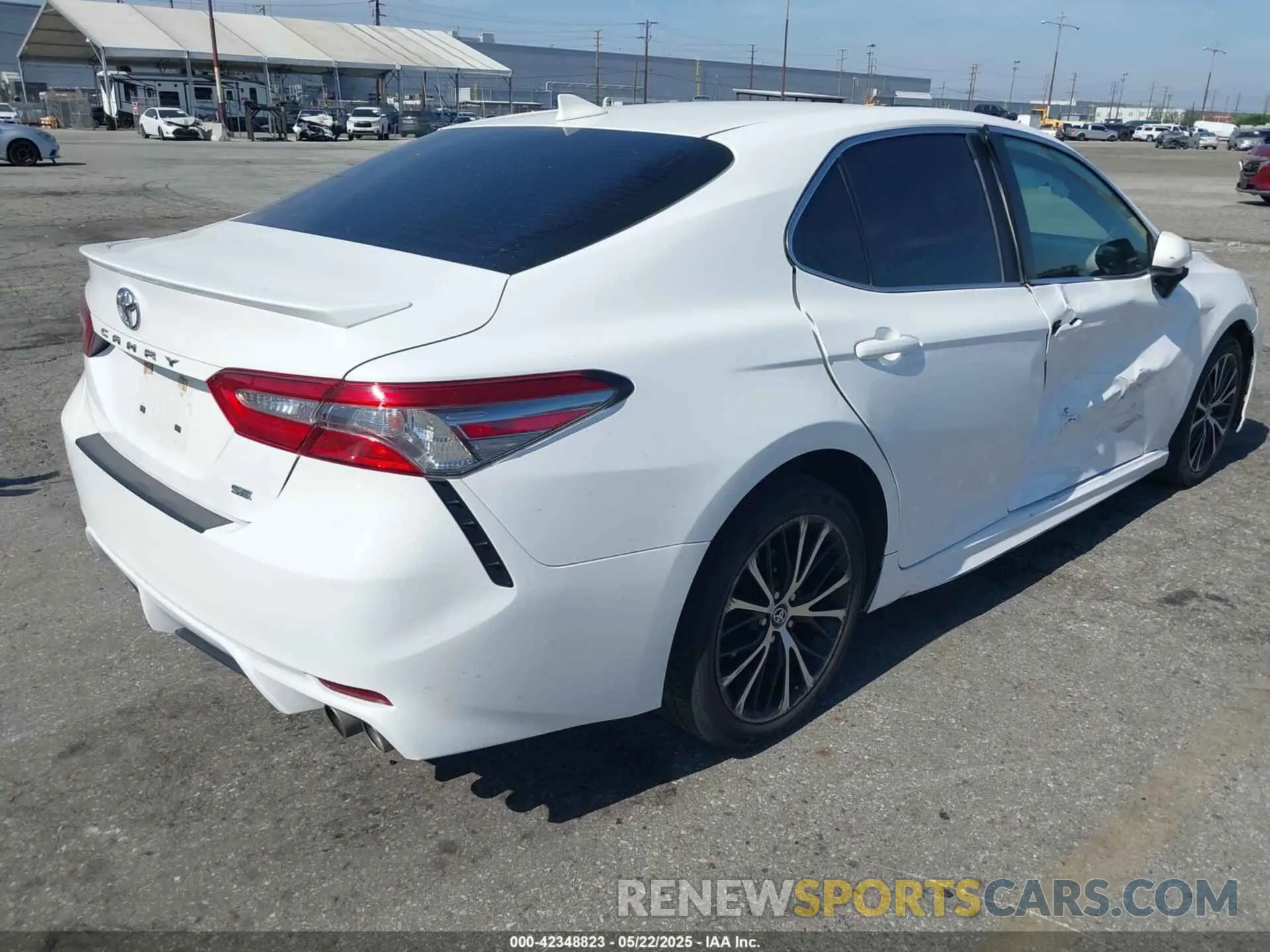 4 fotografías del automóvil dañado 4T1B11HK8KU741053 TOYOTA CAMRY 2019