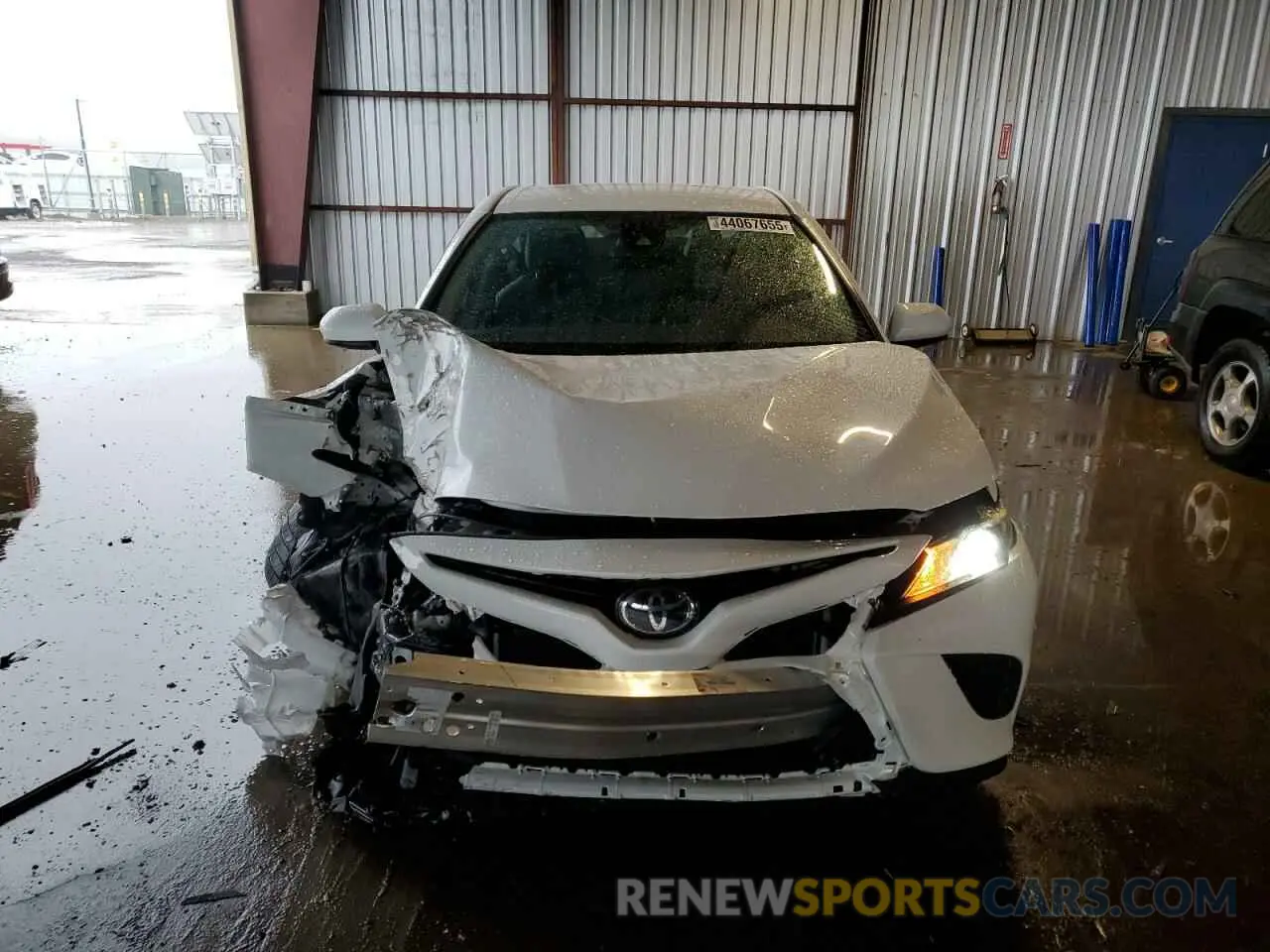 5 fotografías del automóvil dañado 4T1B11HK8KU741845 TOYOTA CAMRY 2019
