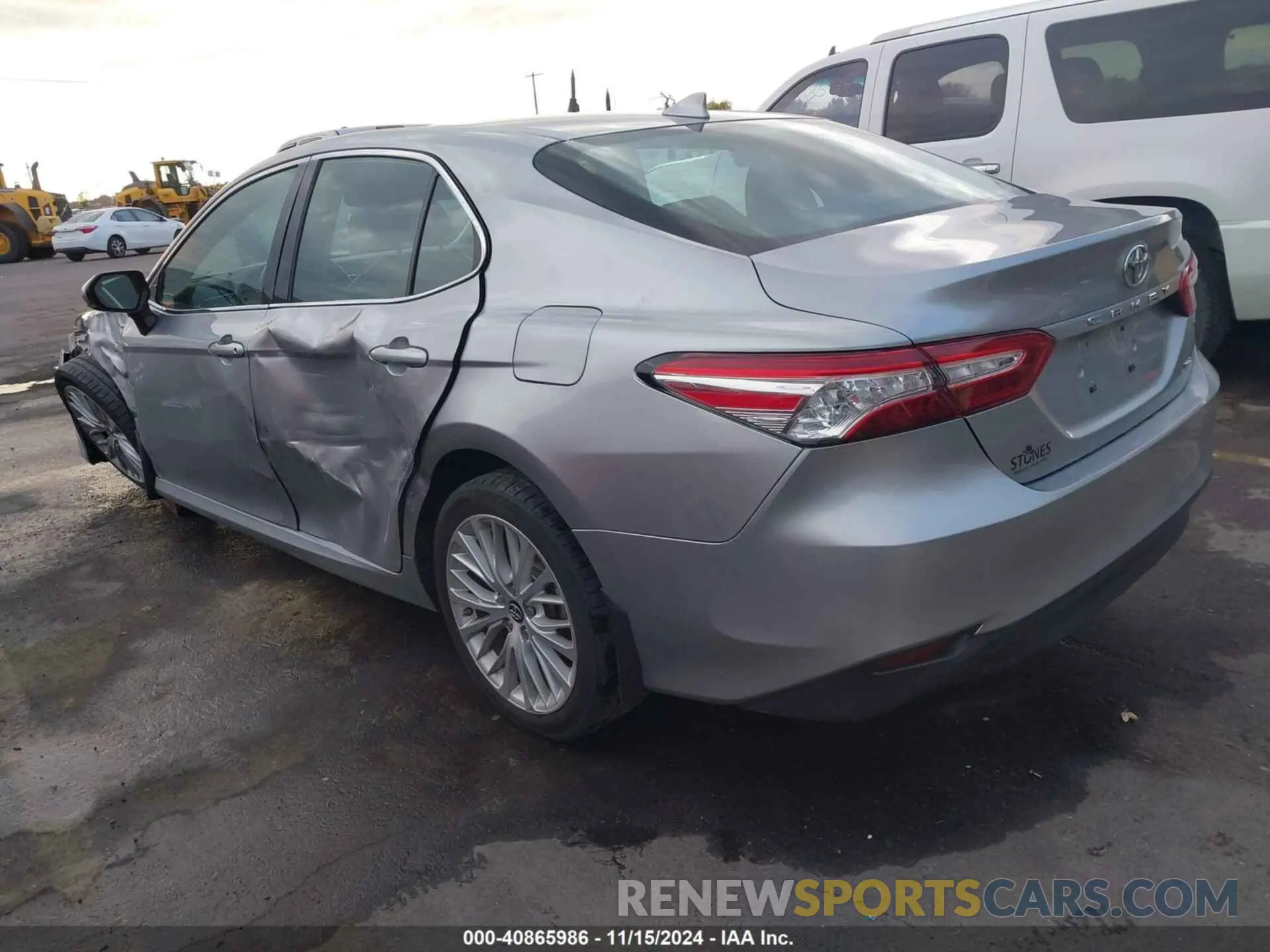 3 fotografías del automóvil dañado 4T1B11HK8KU743272 TOYOTA CAMRY 2019