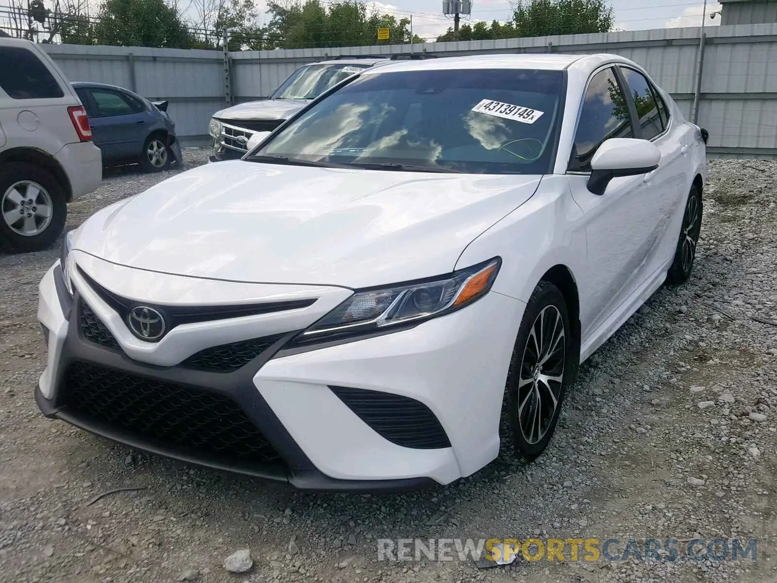 2 fotografías del automóvil dañado 4T1B11HK8KU744891 TOYOTA CAMRY 2019