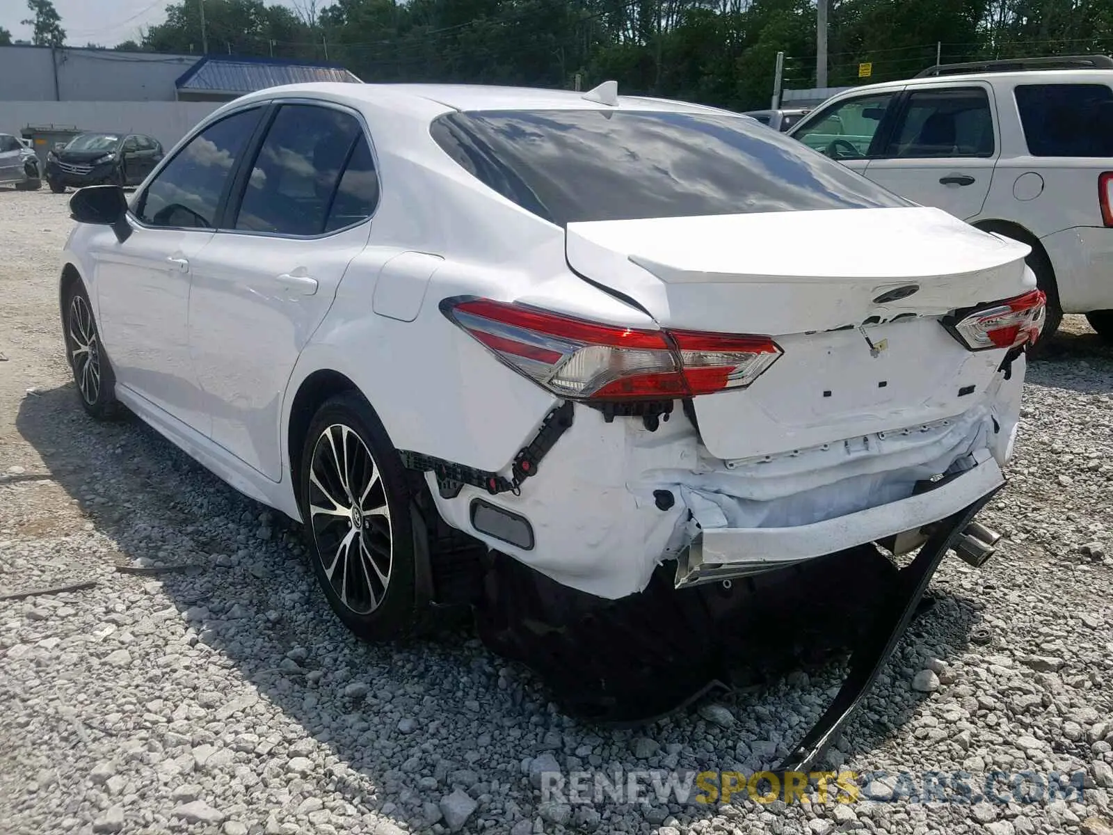 3 fotografías del automóvil dañado 4T1B11HK8KU744891 TOYOTA CAMRY 2019