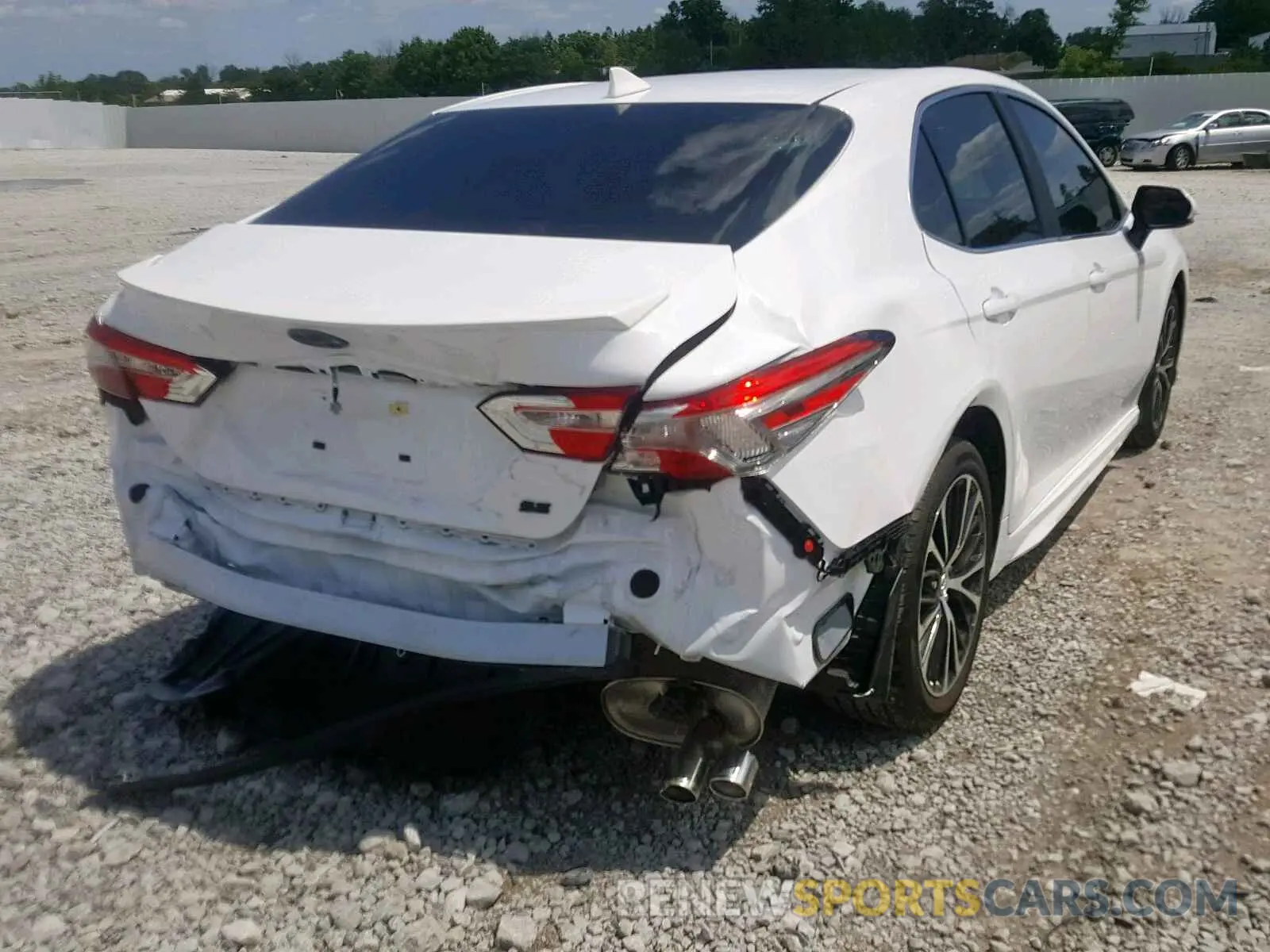 4 fotografías del automóvil dañado 4T1B11HK8KU744891 TOYOTA CAMRY 2019