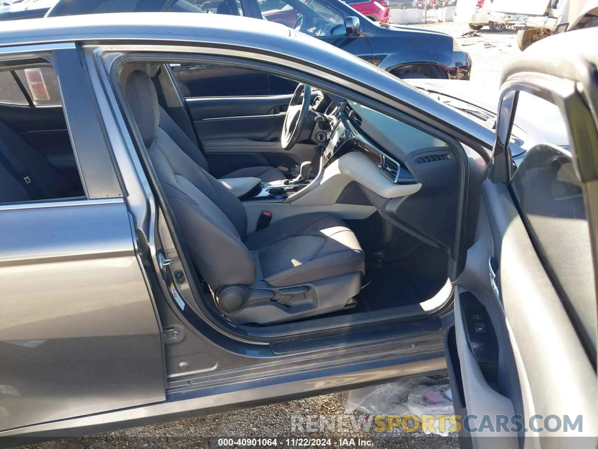 5 fotografías del automóvil dañado 4T1B11HK8KU746740 TOYOTA CAMRY 2019