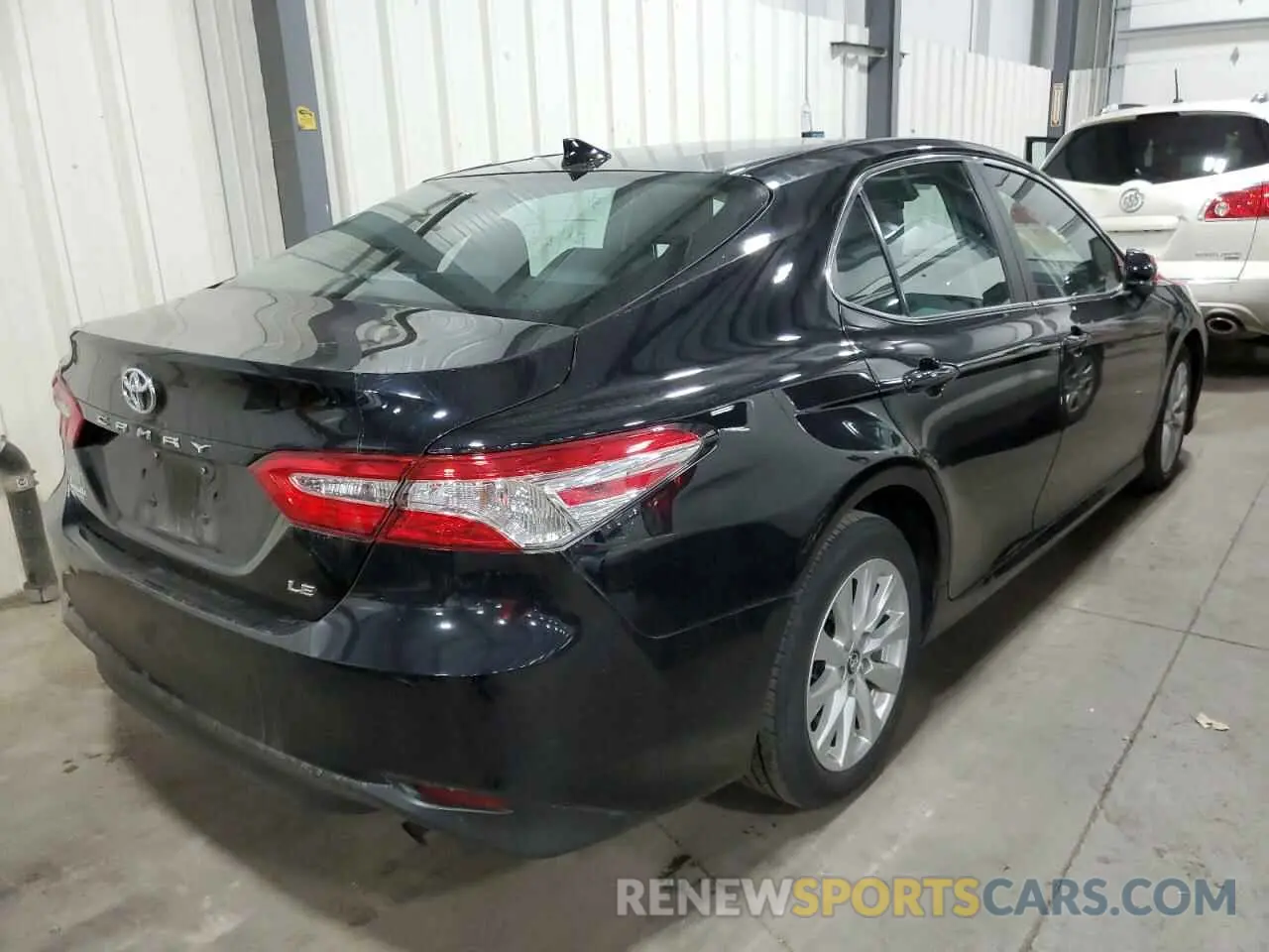 4 fotografías del automóvil dañado 4T1B11HK8KU747242 TOYOTA CAMRY 2019