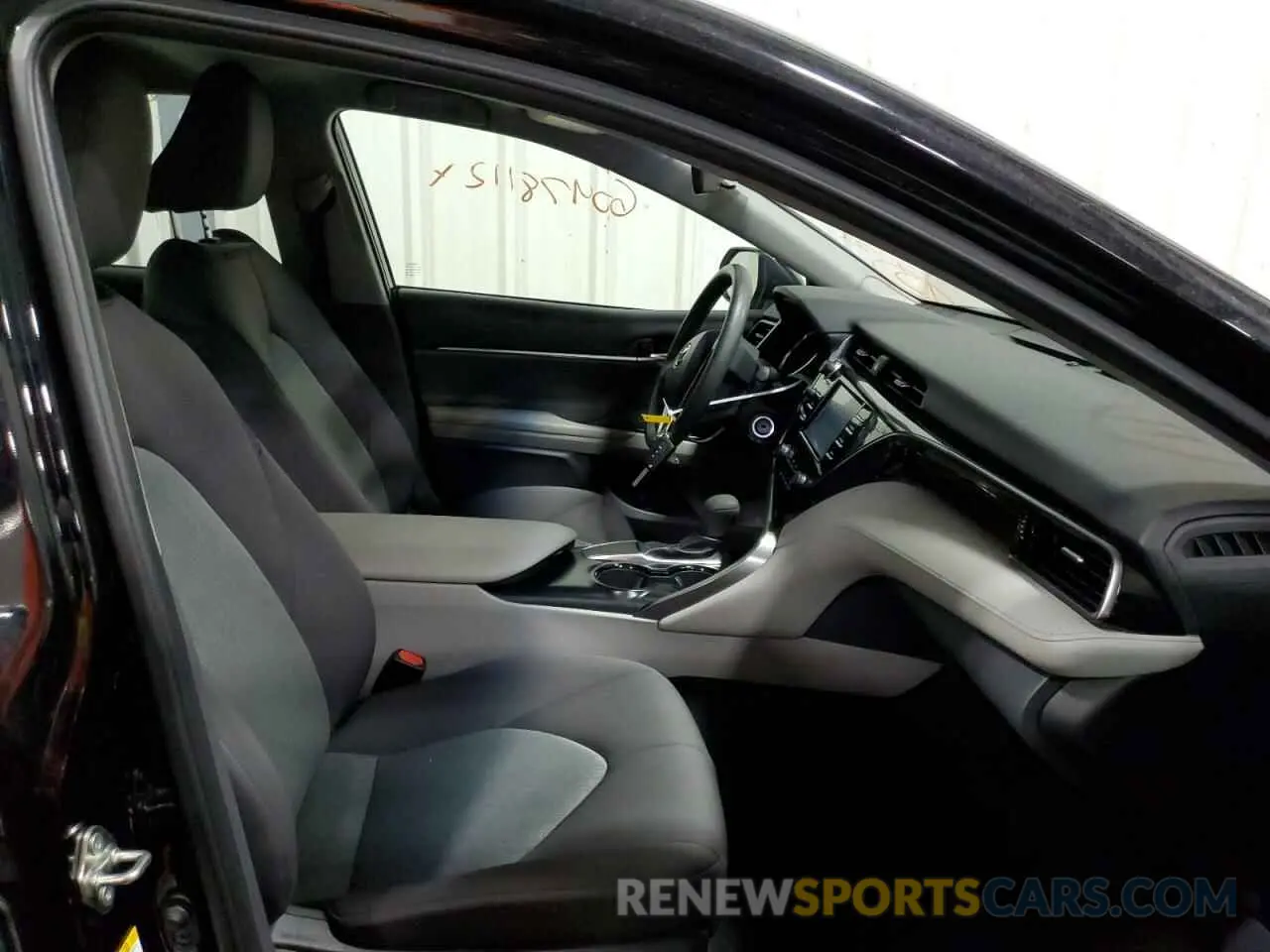 5 fotografías del automóvil dañado 4T1B11HK8KU747242 TOYOTA CAMRY 2019