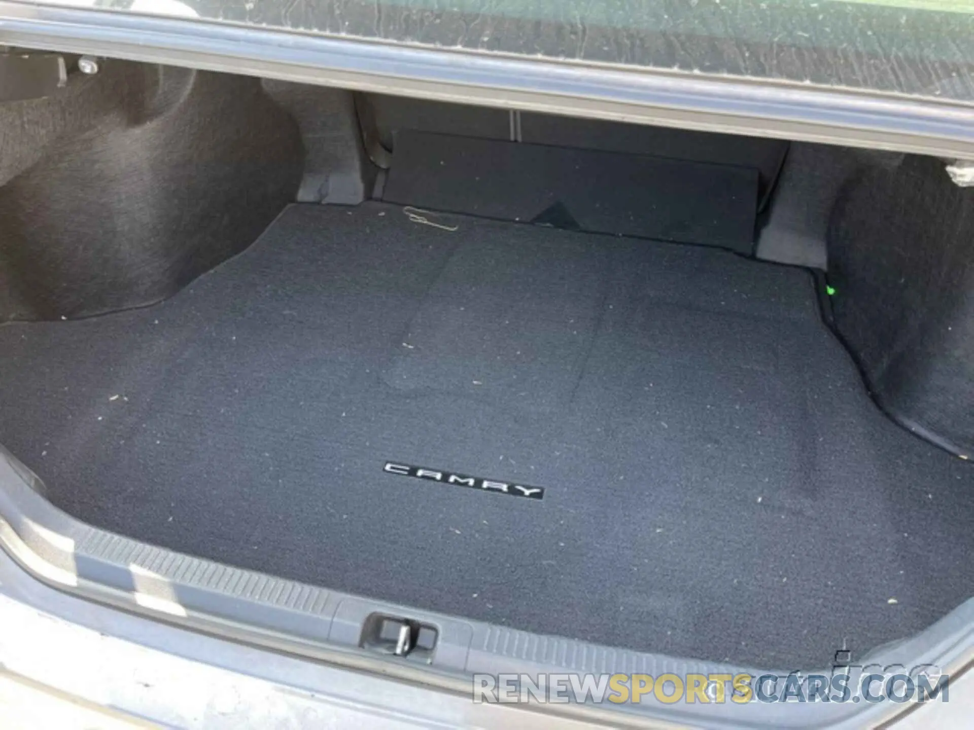 14 fotografías del automóvil dañado 4T1B11HK8KU751369 TOYOTA CAMRY 2019