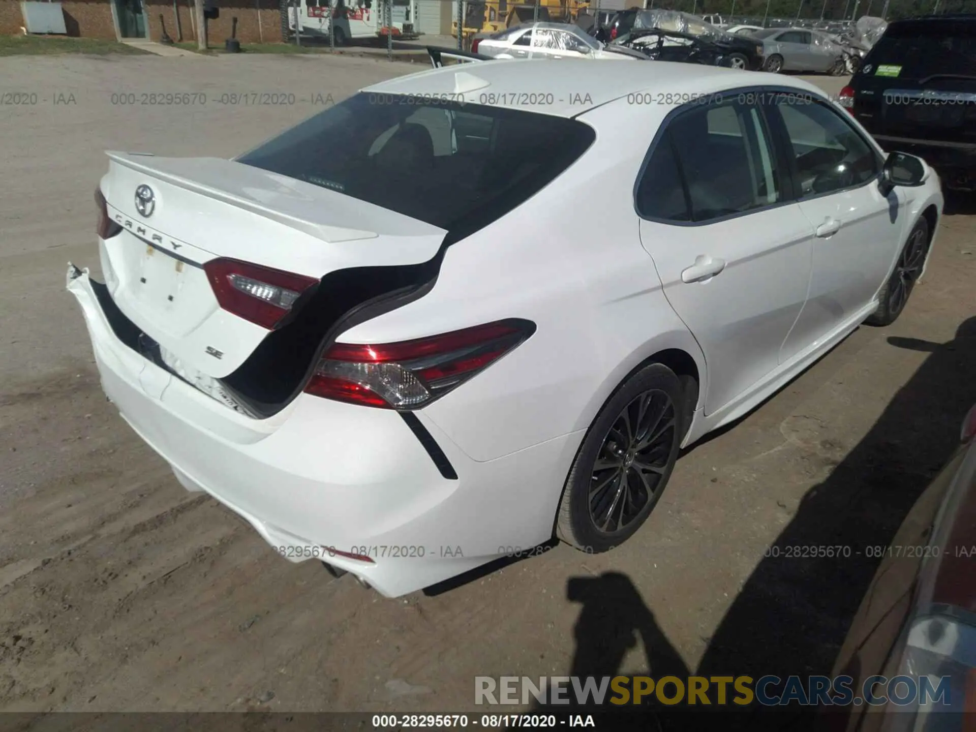 4 fotografías del automóvil dañado 4T1B11HK8KU773310 TOYOTA CAMRY 2019